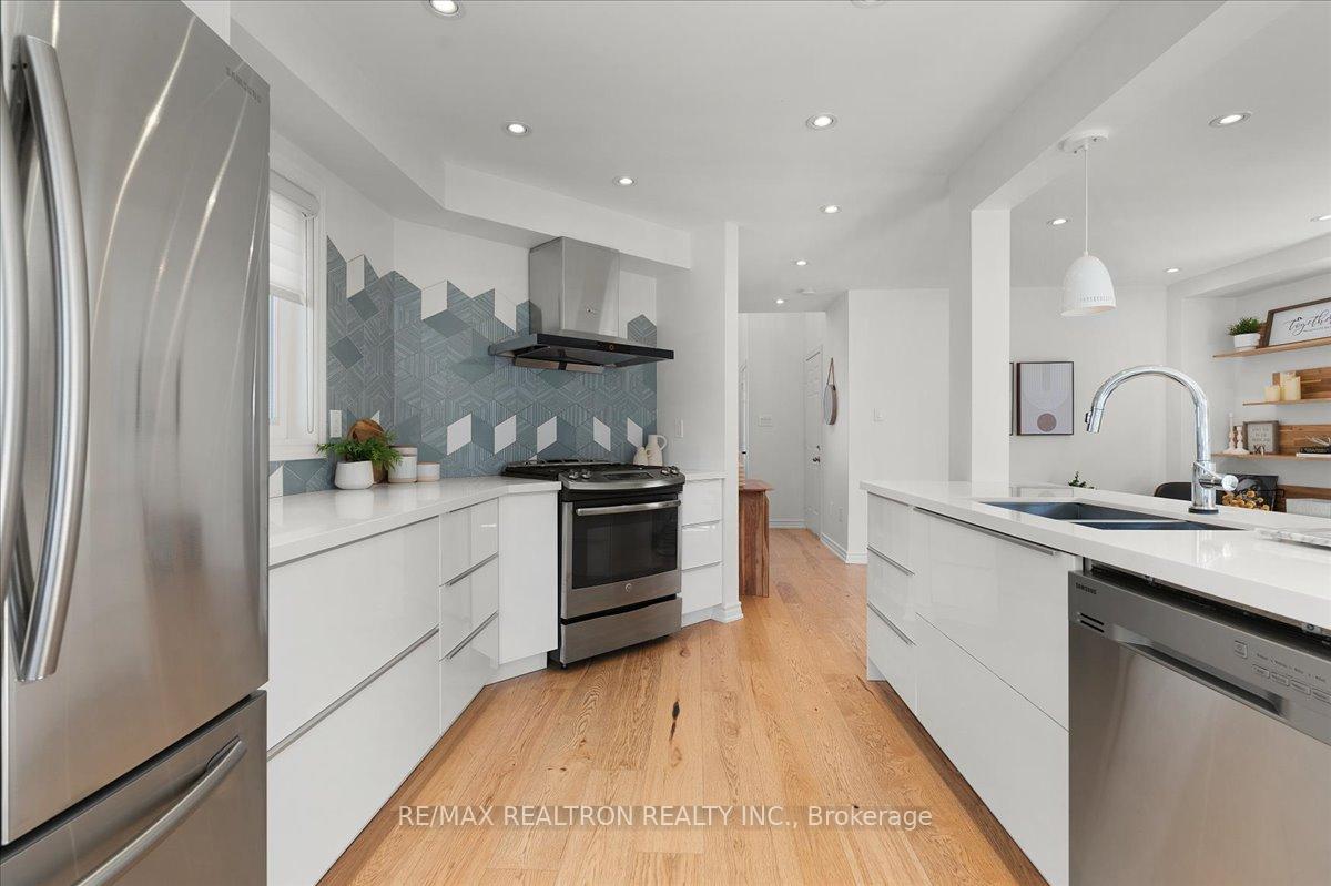 Photo 7 of 176 Hawker Road, Vaughan, Maple — HOMEH