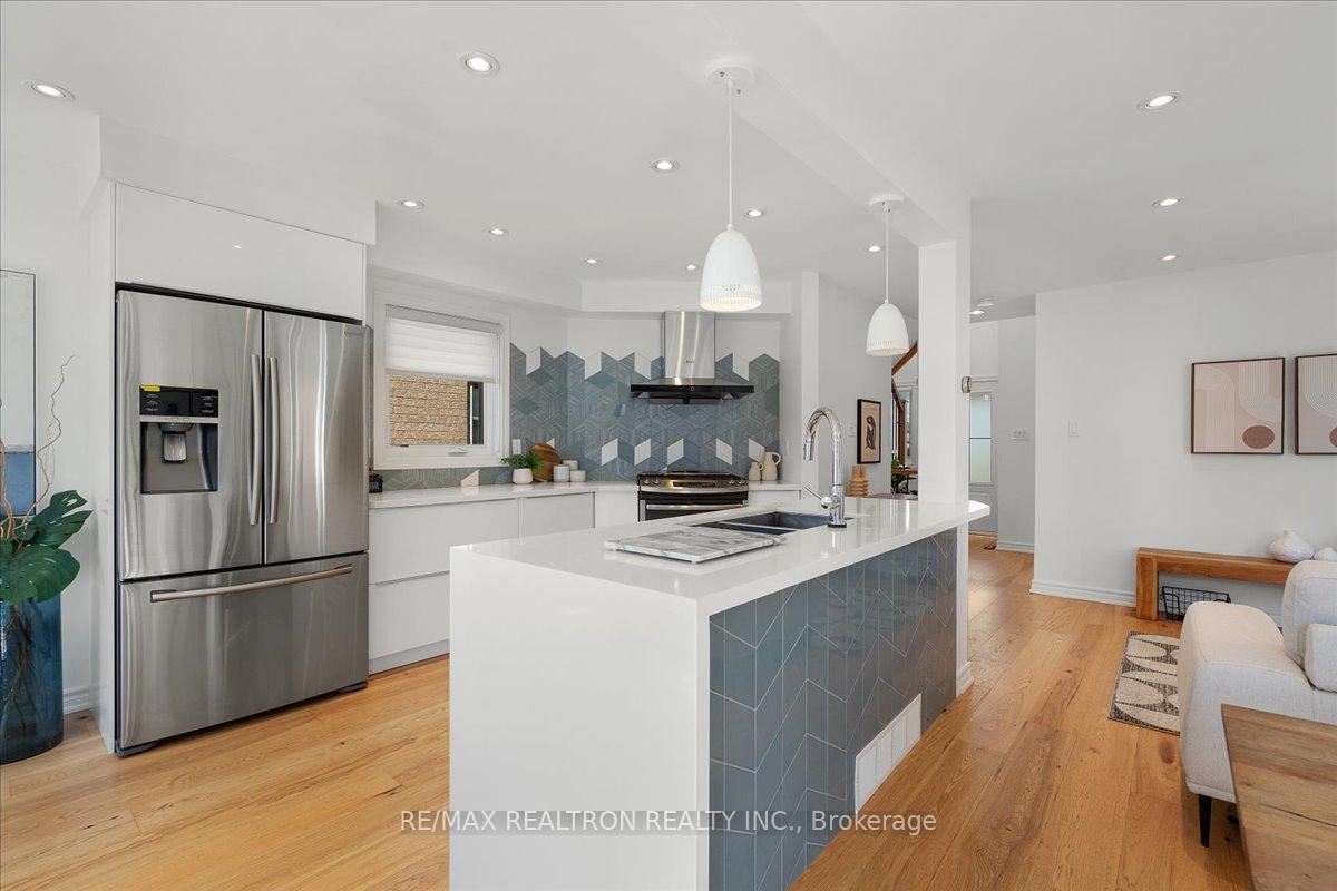 Photo 8 of 176 Hawker Road, Vaughan, Maple — HOMEH