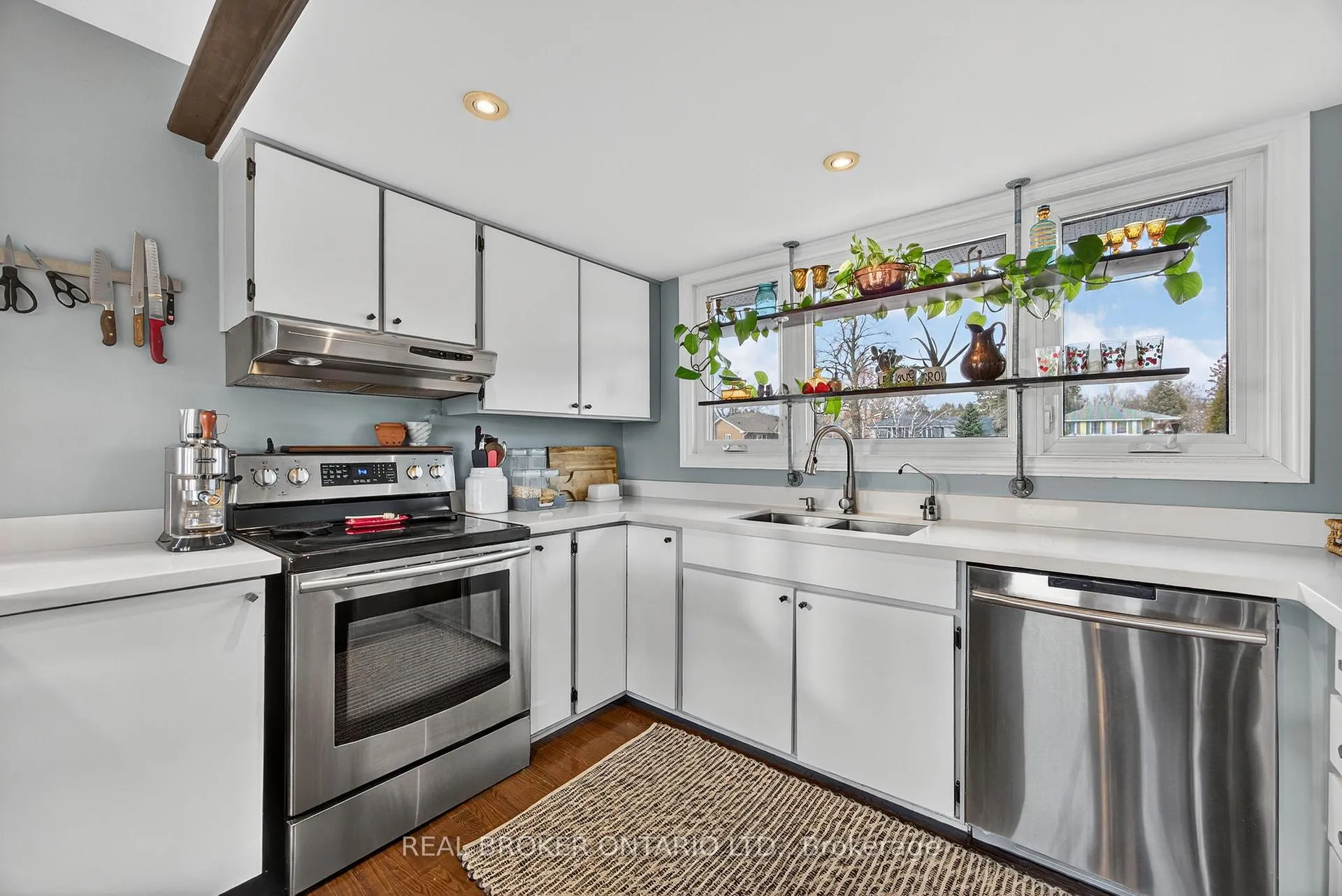 Photo 8 of 7 Varden Crescent, Barrie, Codrington — HOMEH