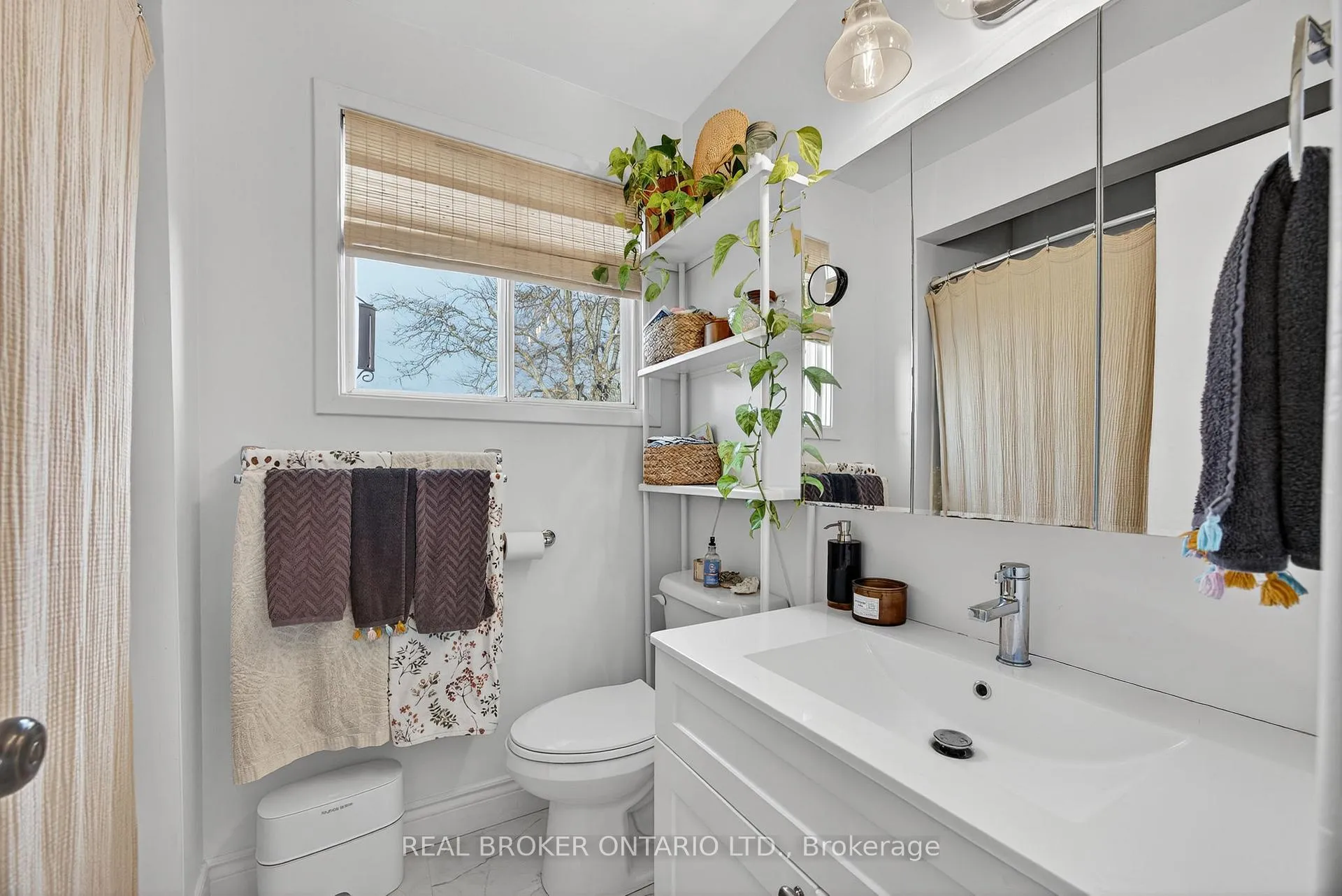 Photo 20 of 7 Varden Crescent, Barrie, Codrington — HOMEH