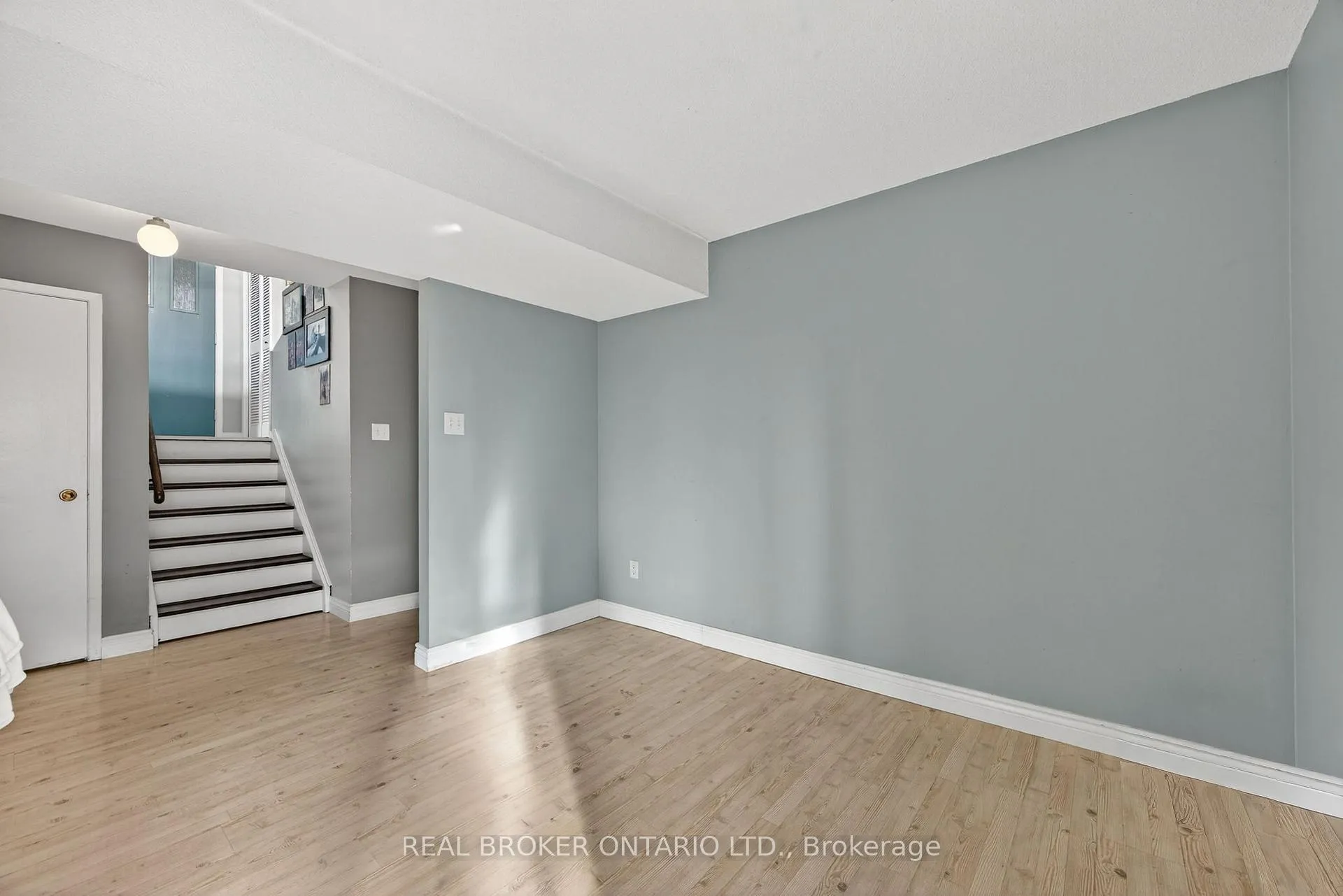 Photo 23 of 7 Varden Crescent, Barrie, Codrington — HOMEH