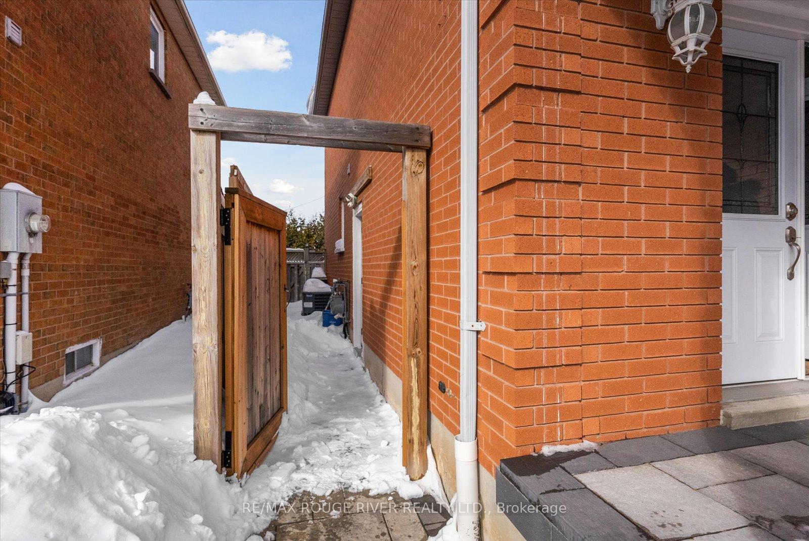 Photo 3 of Unit Bsmt, 36 Eldridge Place, Whitby, Pringle Creek — HOMEH
