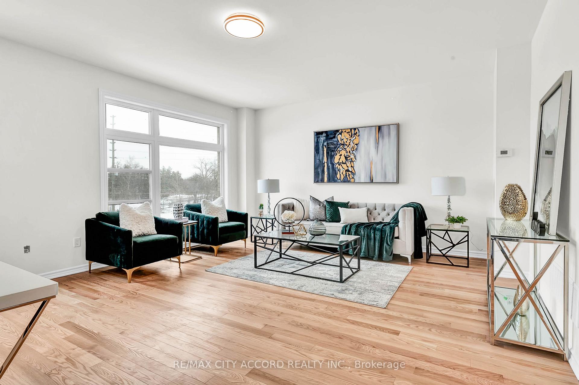 Photo 3 of 87 Inverary Crescent, Vaughan, Elder Mills — HOMEH