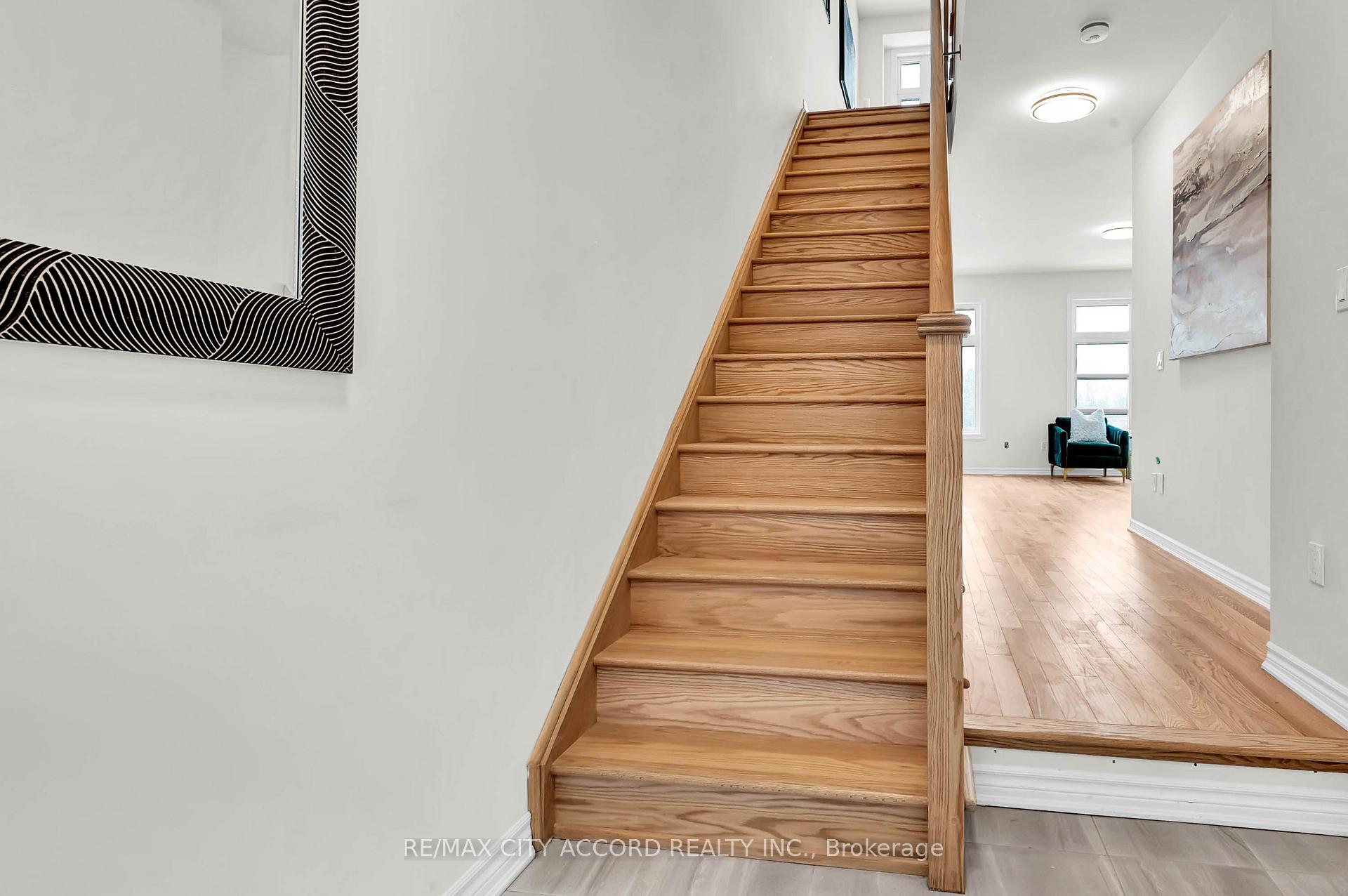 Photo 6 of 87 Inverary Crescent, Vaughan, Elder Mills — HOMEH