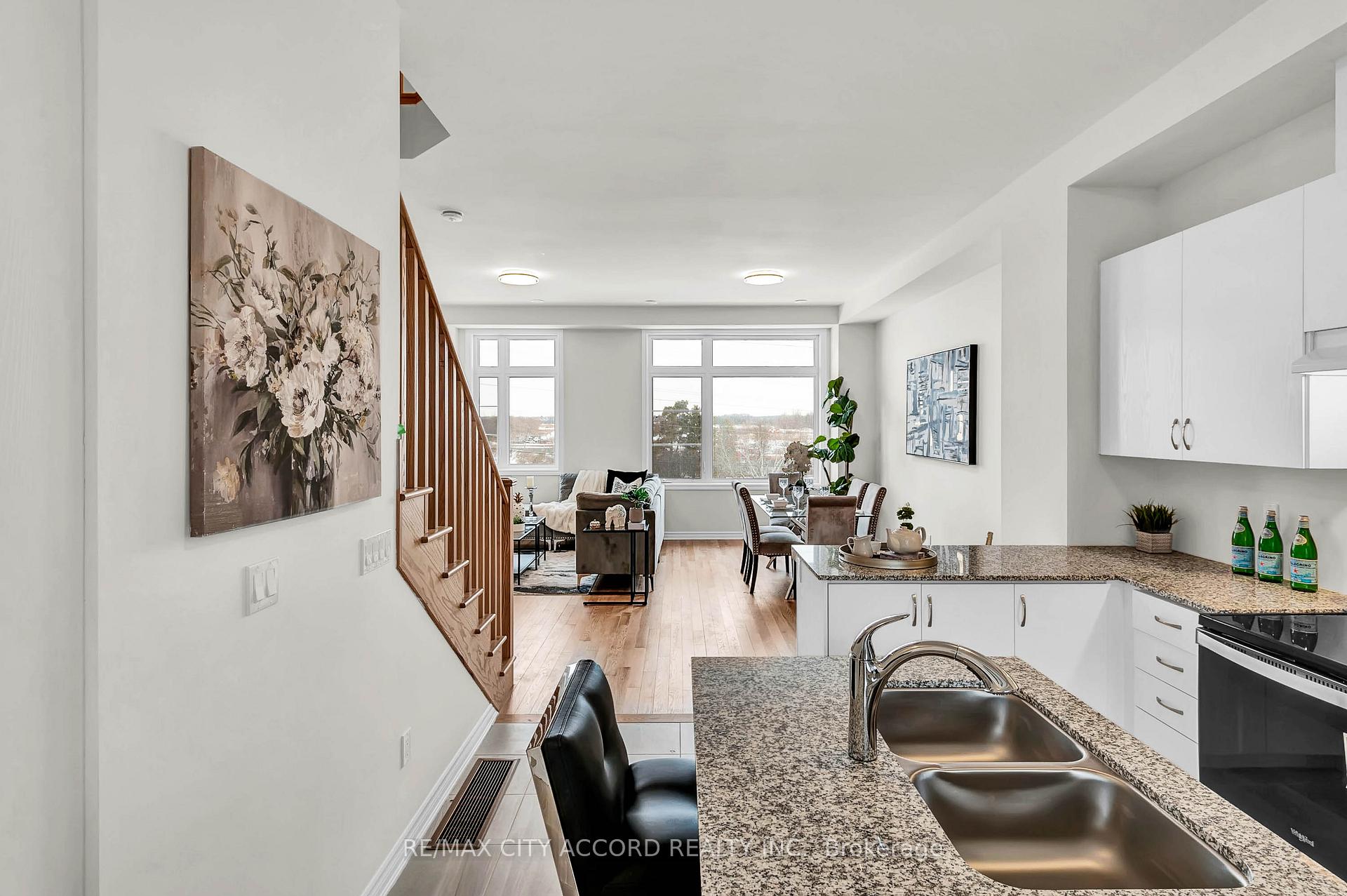 Photo 8 of 87 Inverary Crescent, Vaughan, Elder Mills — HOMEH