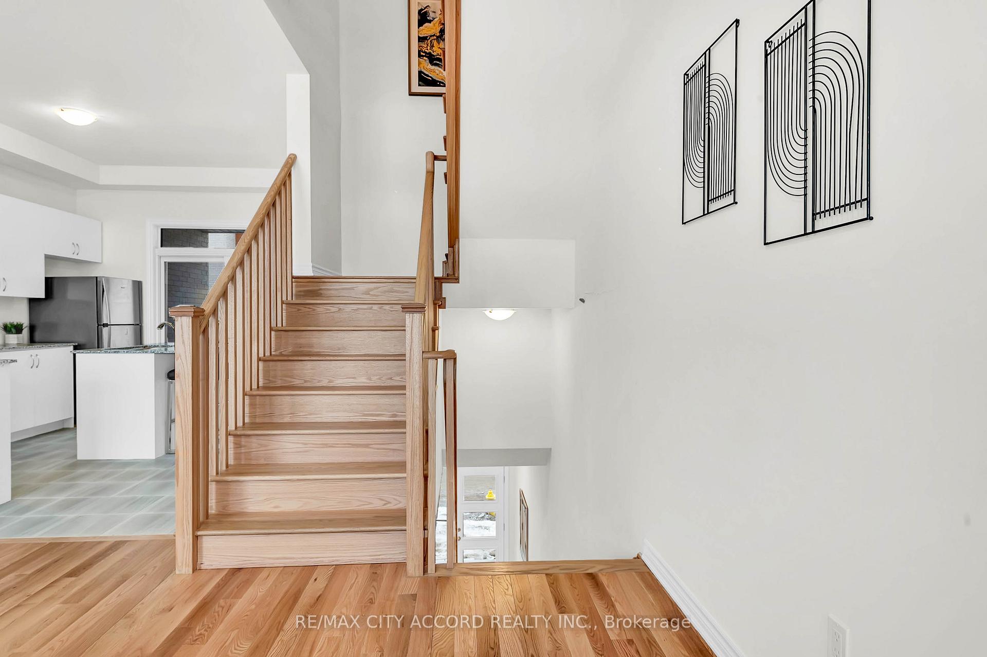 Photo 15 of 87 Inverary Crescent, Vaughan, Elder Mills — HOMEH