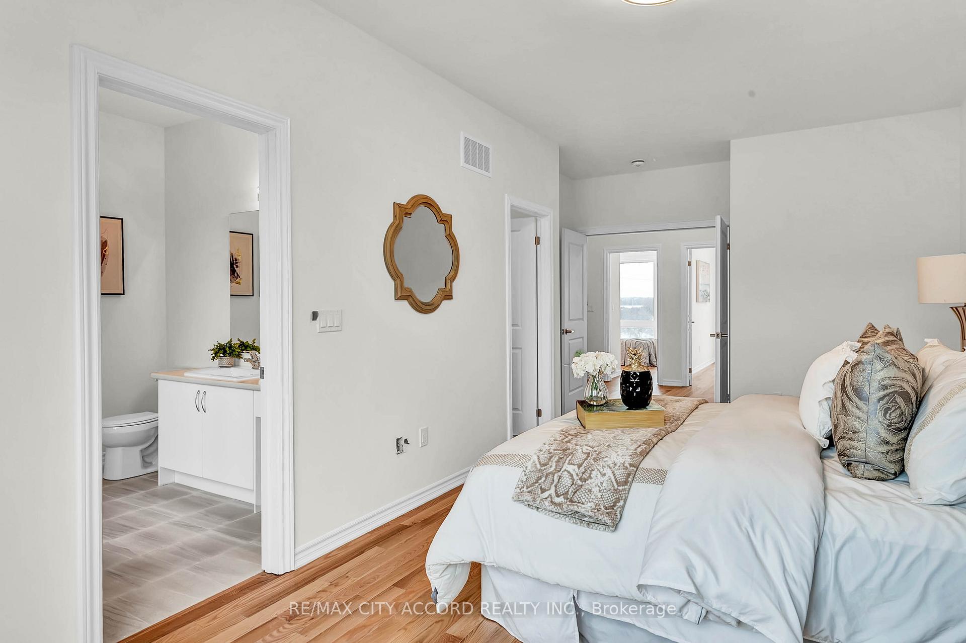 Photo 18 of 87 Inverary Crescent, Vaughan, Elder Mills — HOMEH