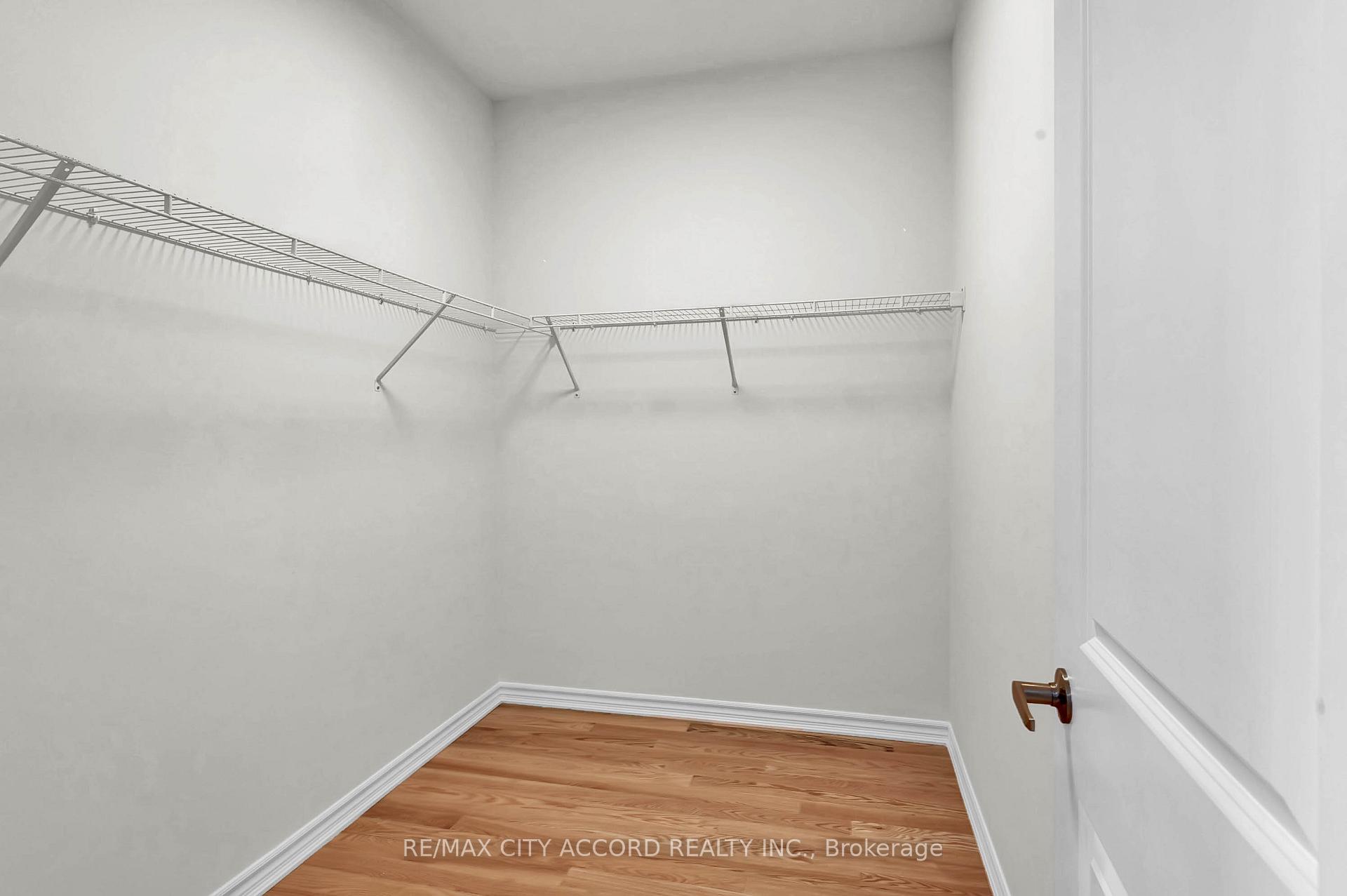 Photo 20 of 87 Inverary Crescent, Vaughan, Elder Mills — HOMEH