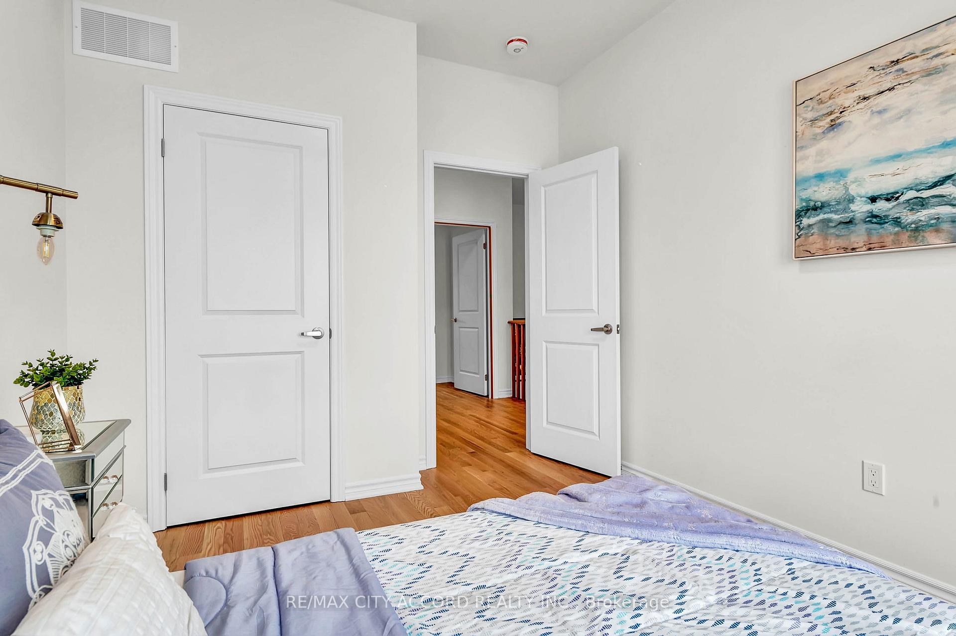 Photo 25 of 87 Inverary Crescent, Vaughan, Elder Mills — HOMEH