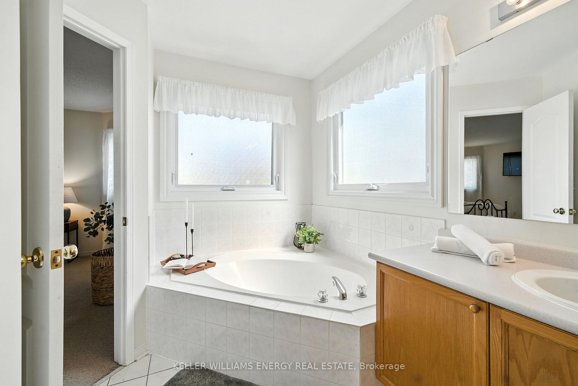 Photo 8 of 14 Bach Avenue, Whitby, Rolling Acres — HOMEH