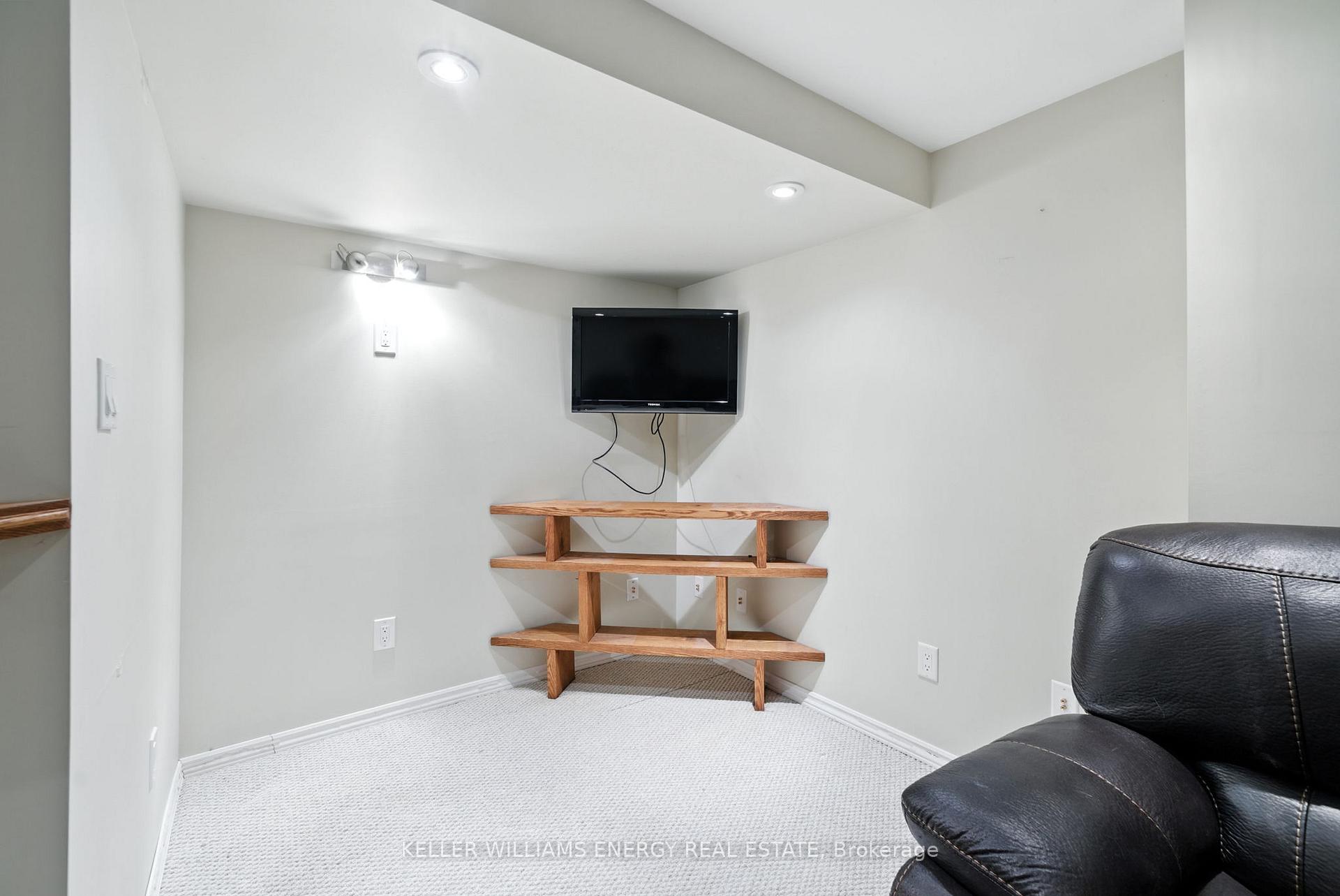 Photo 14 of 14 Bach Avenue, Whitby, Rolling Acres — HOMEH
