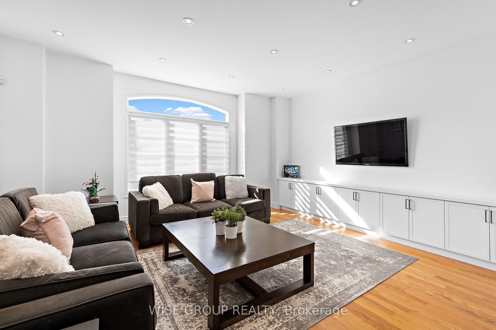 Photo 3 of 52 Mintwood Road, Vaughan, Patterson — HOMEH