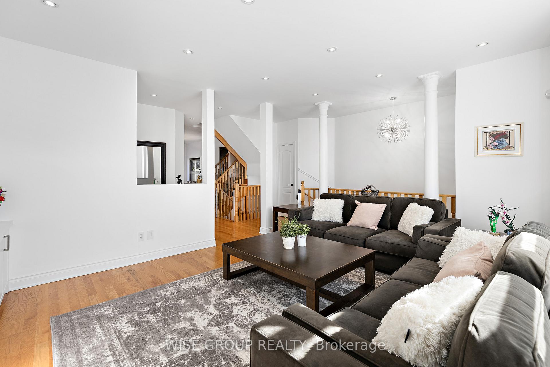 Photo 4 of 52 Mintwood Road, Vaughan, Patterson — HOMEH