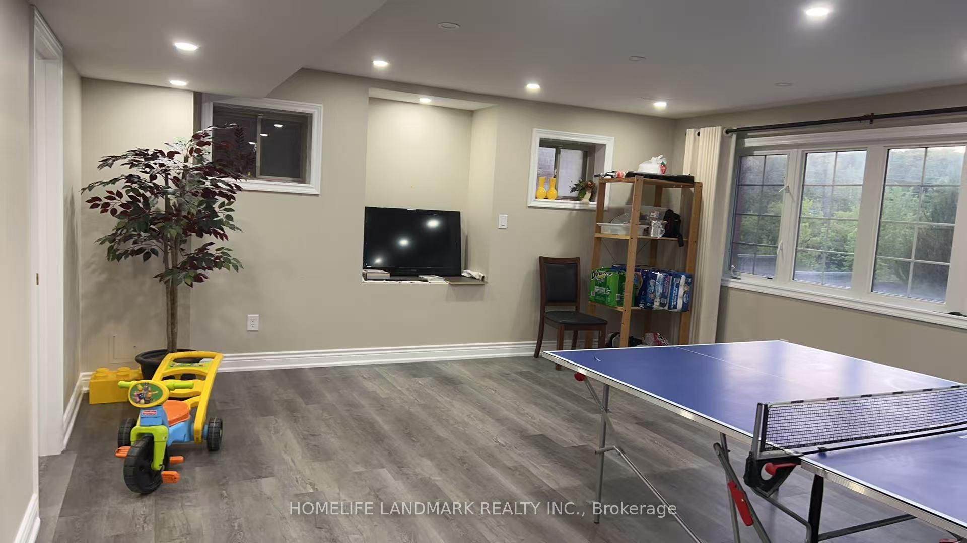 Photo 5 of 122 Santa Amato Crescent, Vaughan, Patterson — HOMEH