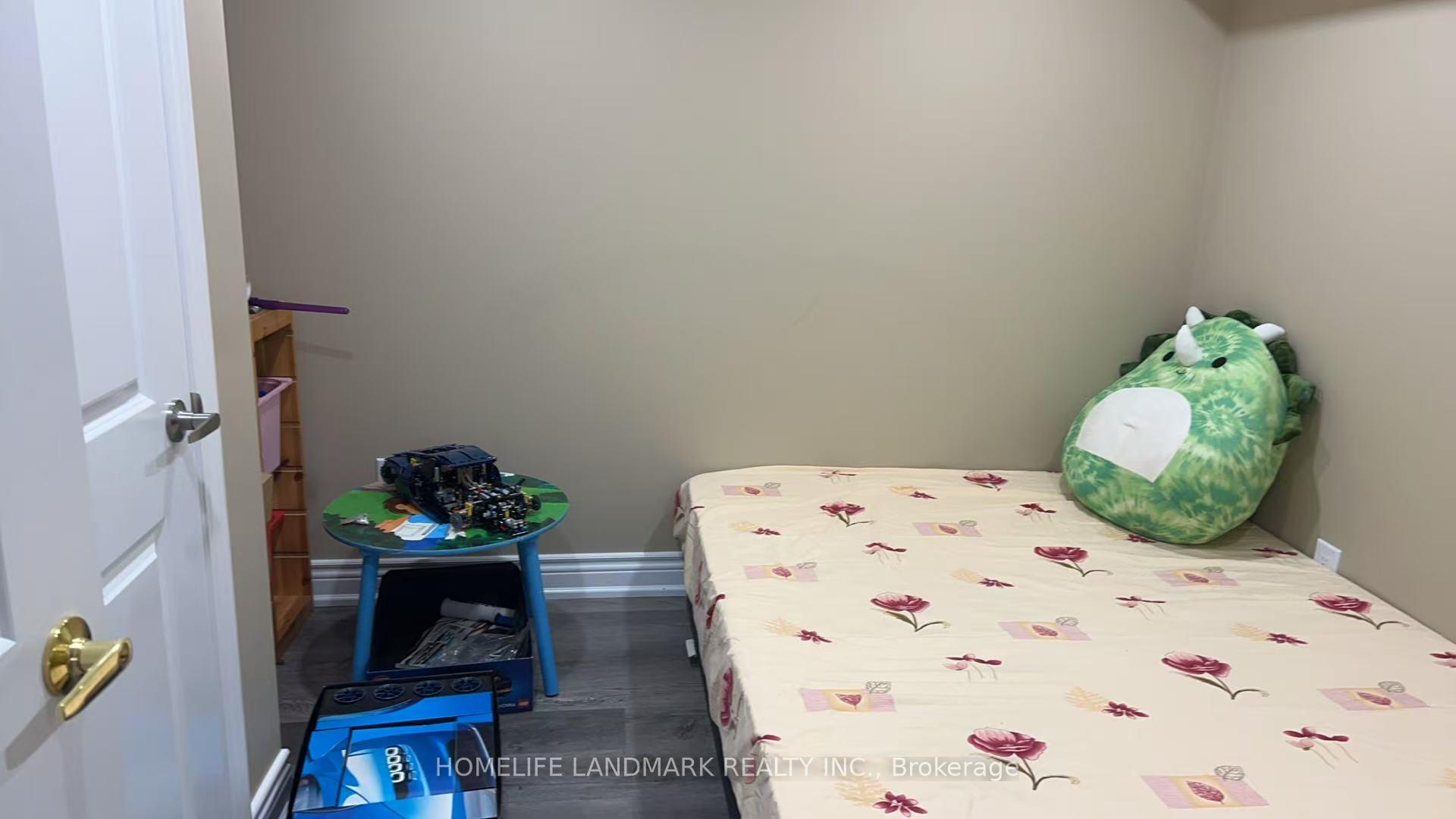 Photo 8 of 122 Santa Amato Crescent, Vaughan, Patterson — HOMEH