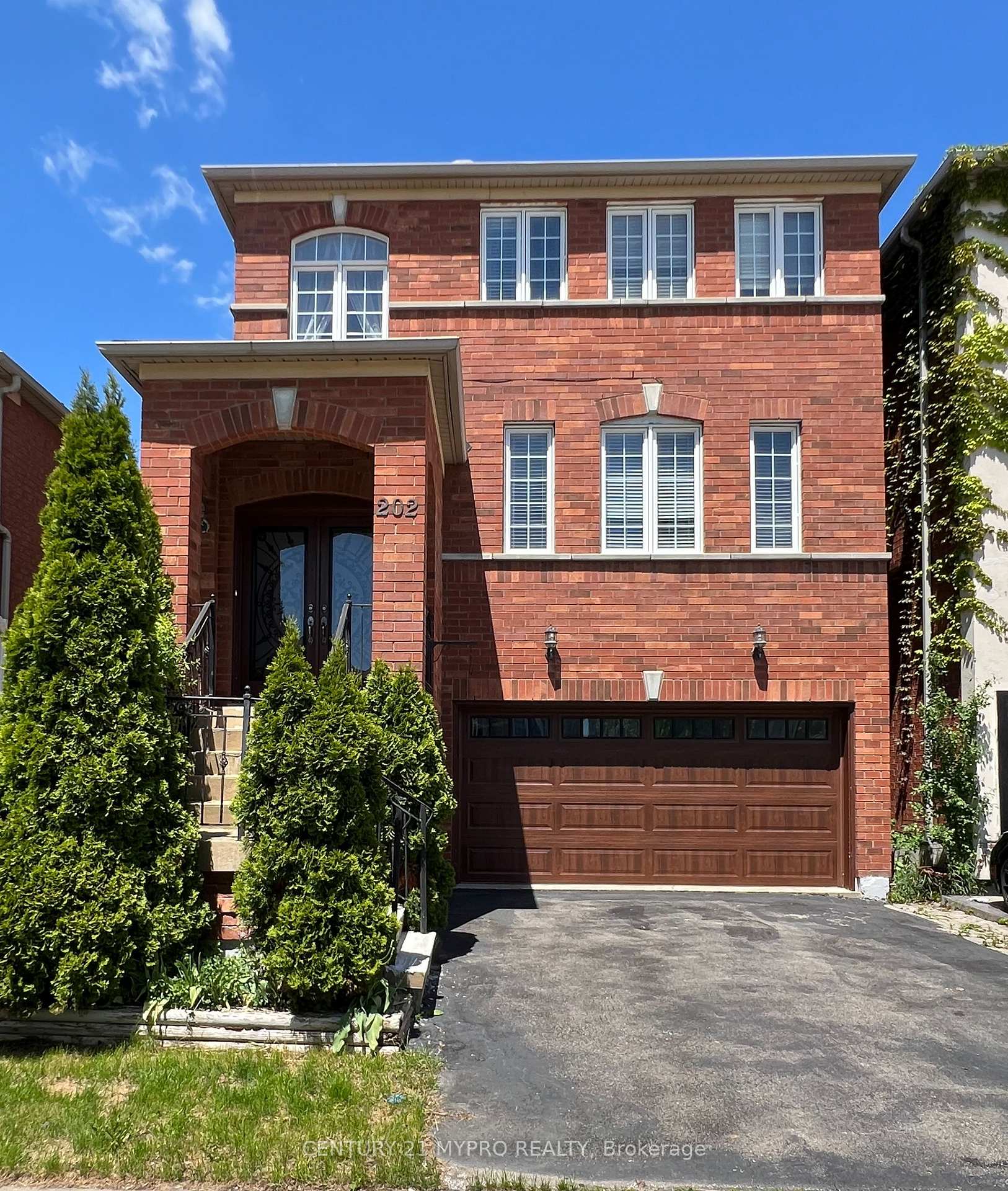 Photo 1 of 202 Yellowood Circle, Vaughan, Patterson — HOMEH