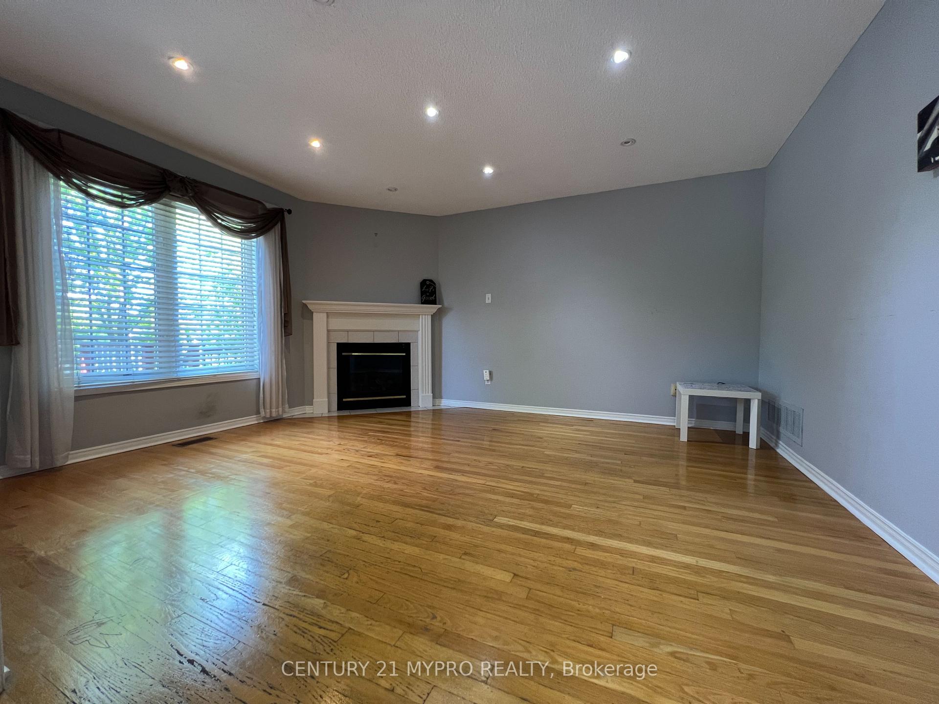 Photo 4 of 202 Yellowood Circle, Vaughan, Patterson — HOMEH