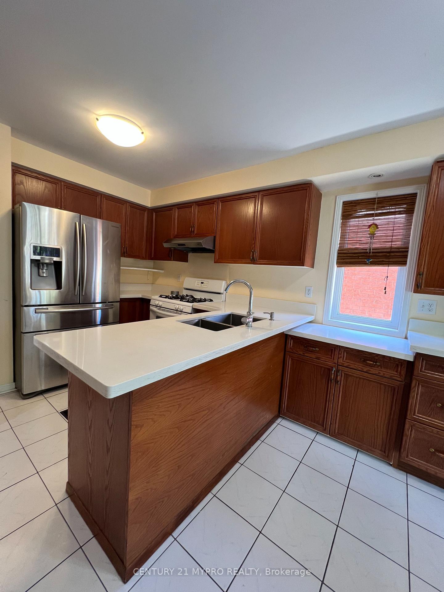 Photo 5 of 202 Yellowood Circle, Vaughan, Patterson — HOMEH