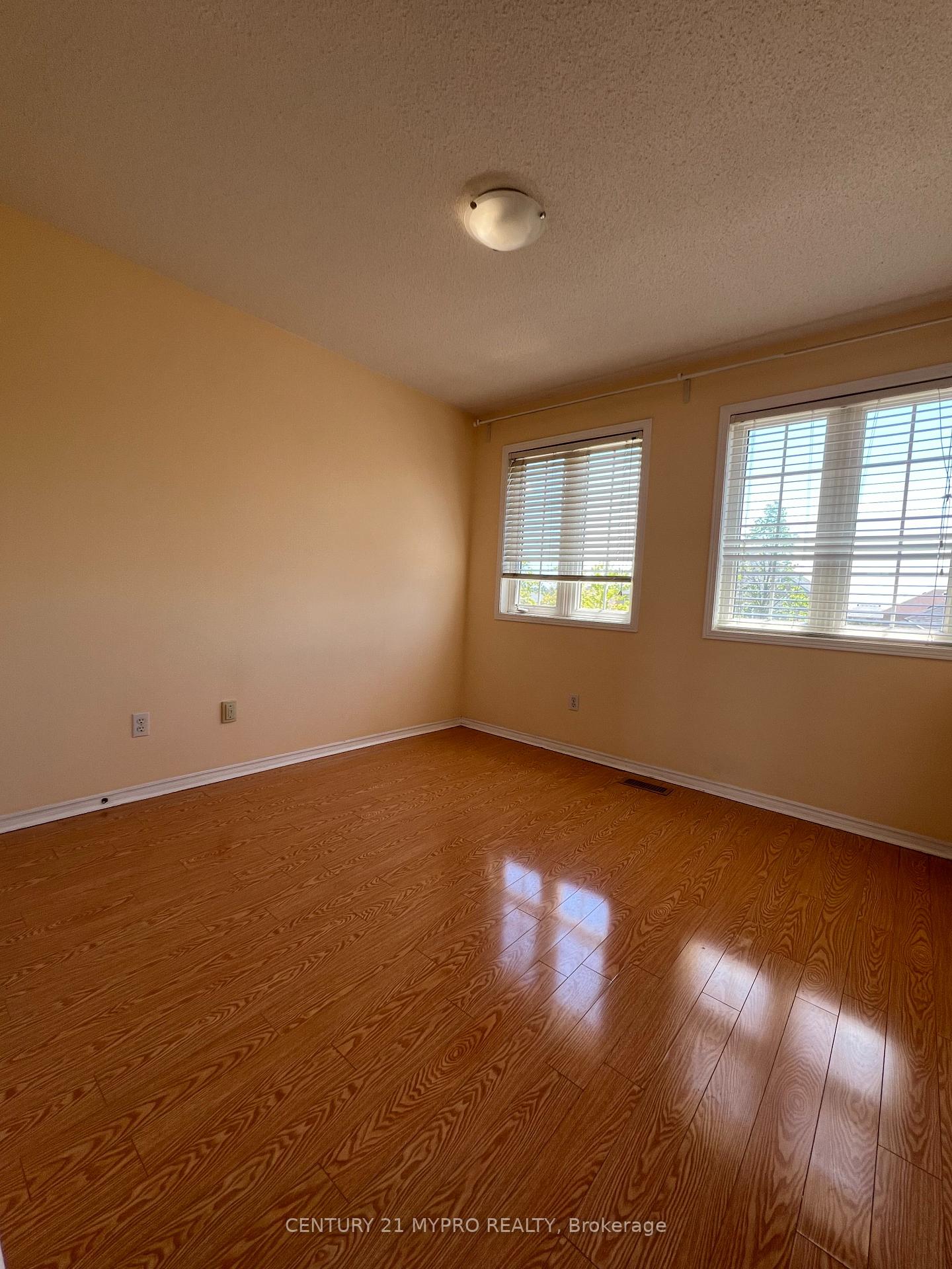 Photo 9 of 202 Yellowood Circle, Vaughan, Patterson — HOMEH