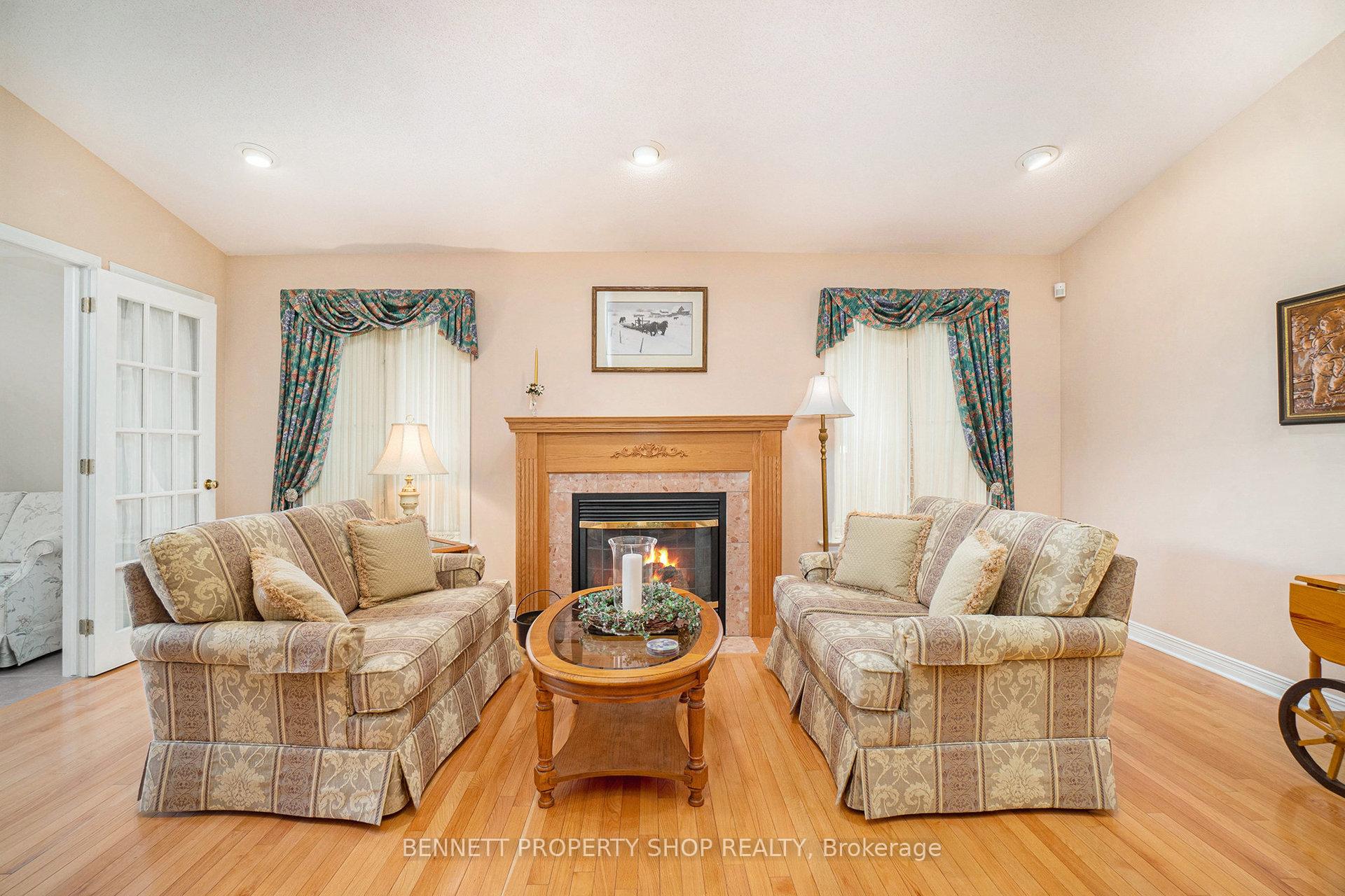 Photo 2 of 813 Hot Springs Way, Ottawa, Riverside South/Gloucester Glen — HOMEH