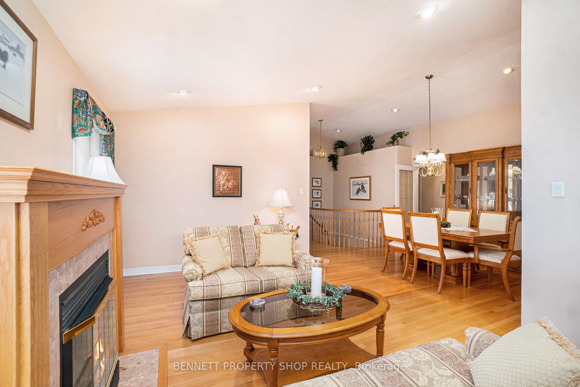 Photo 3 of 813 Hot Springs Way, Ottawa, Riverside South/Gloucester Glen — HOMEH