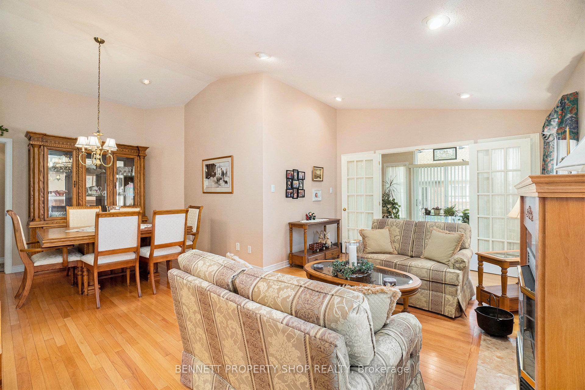 Photo 4 of 813 Hot Springs Way, Ottawa, Riverside South/Gloucester Glen — HOMEH
