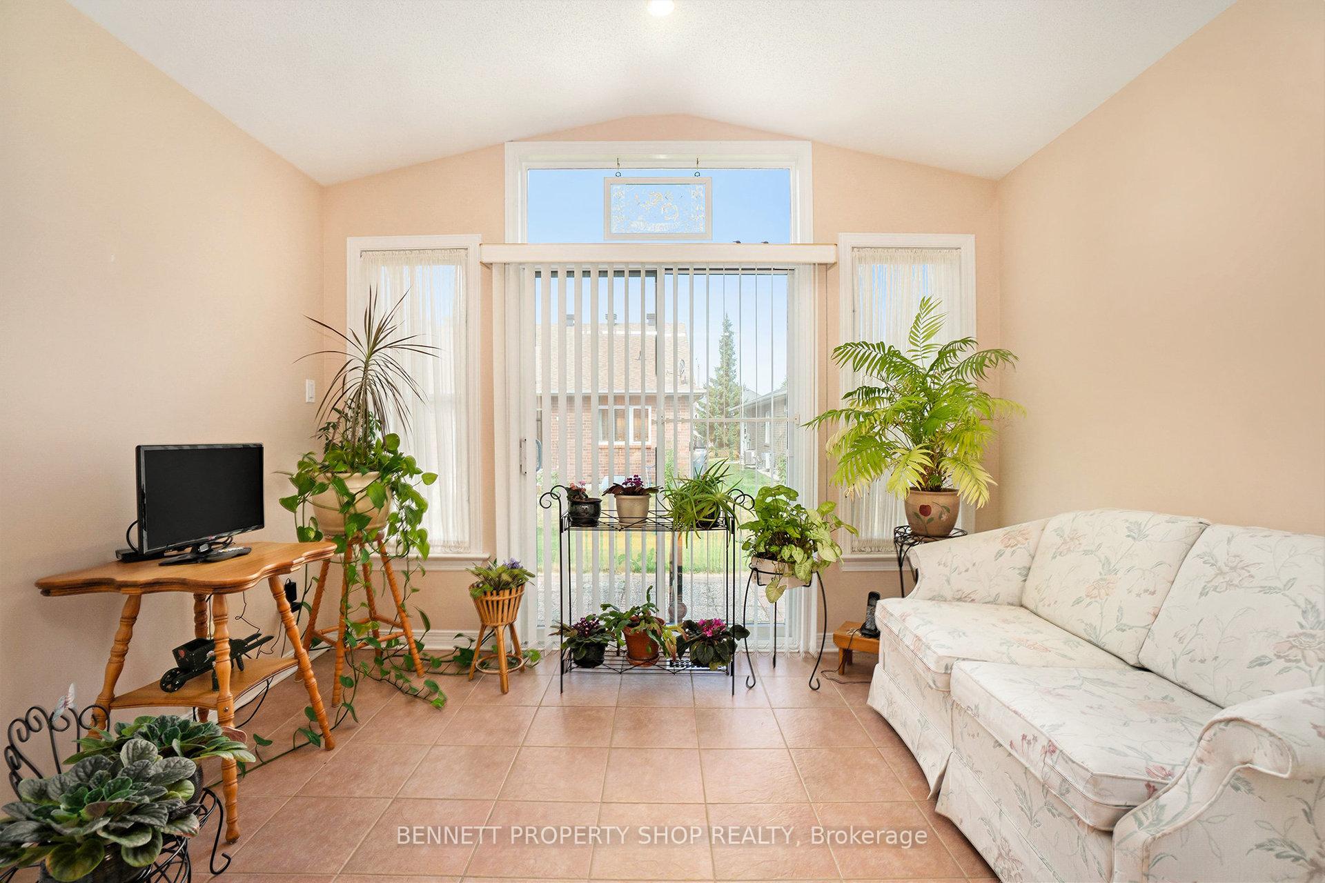 Photo 32 of 813 Hot Springs Way, Ottawa, Riverside South/Gloucester Glen — HOMEH