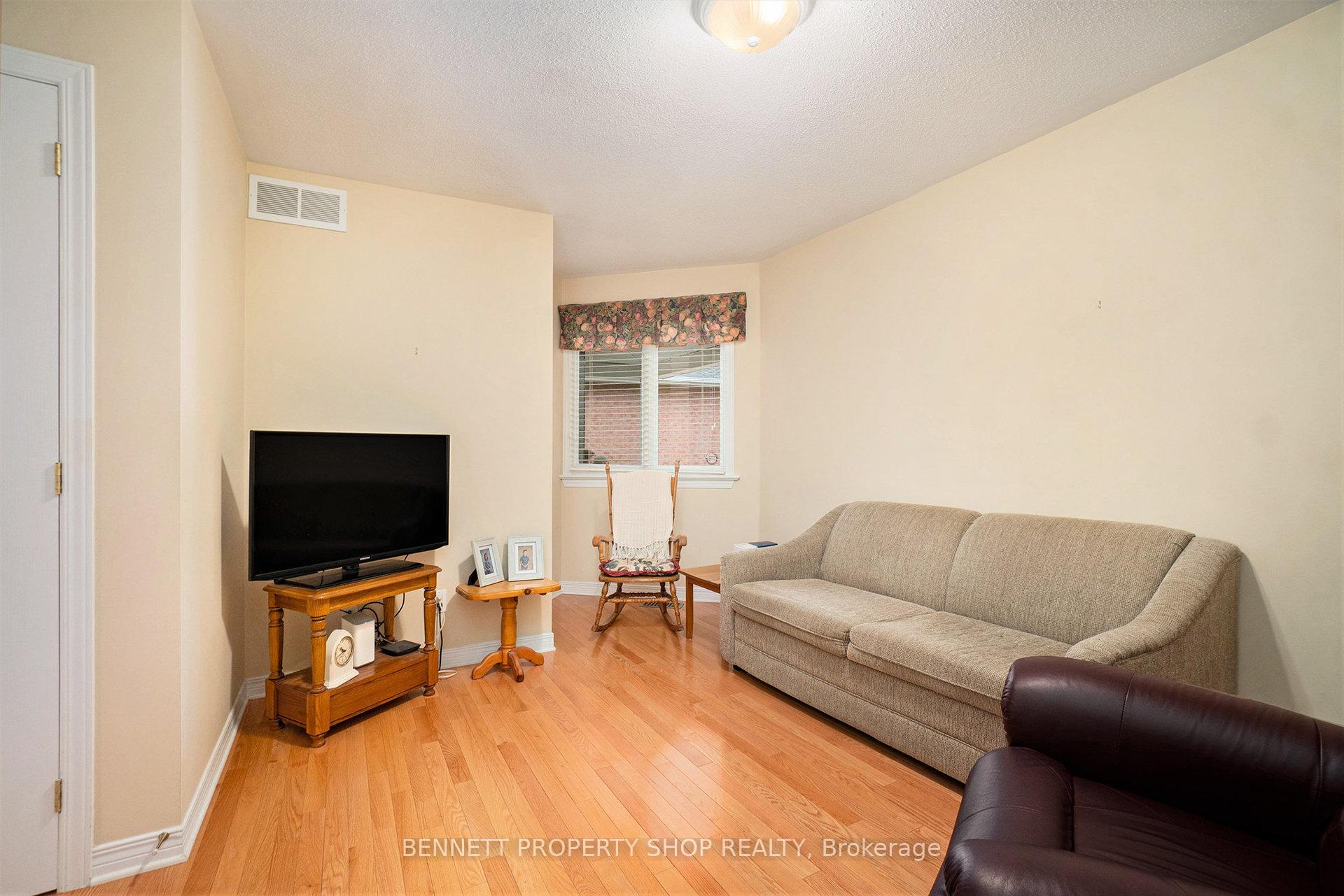 Photo 8 of 813 Hot Springs Way, Ottawa, Riverside South/Gloucester Glen — HOMEH