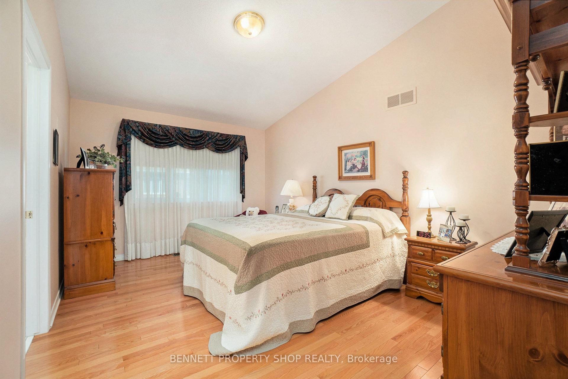 Photo 12 of 813 Hot Springs Way, Ottawa, Riverside South/Gloucester Glen — HOMEH