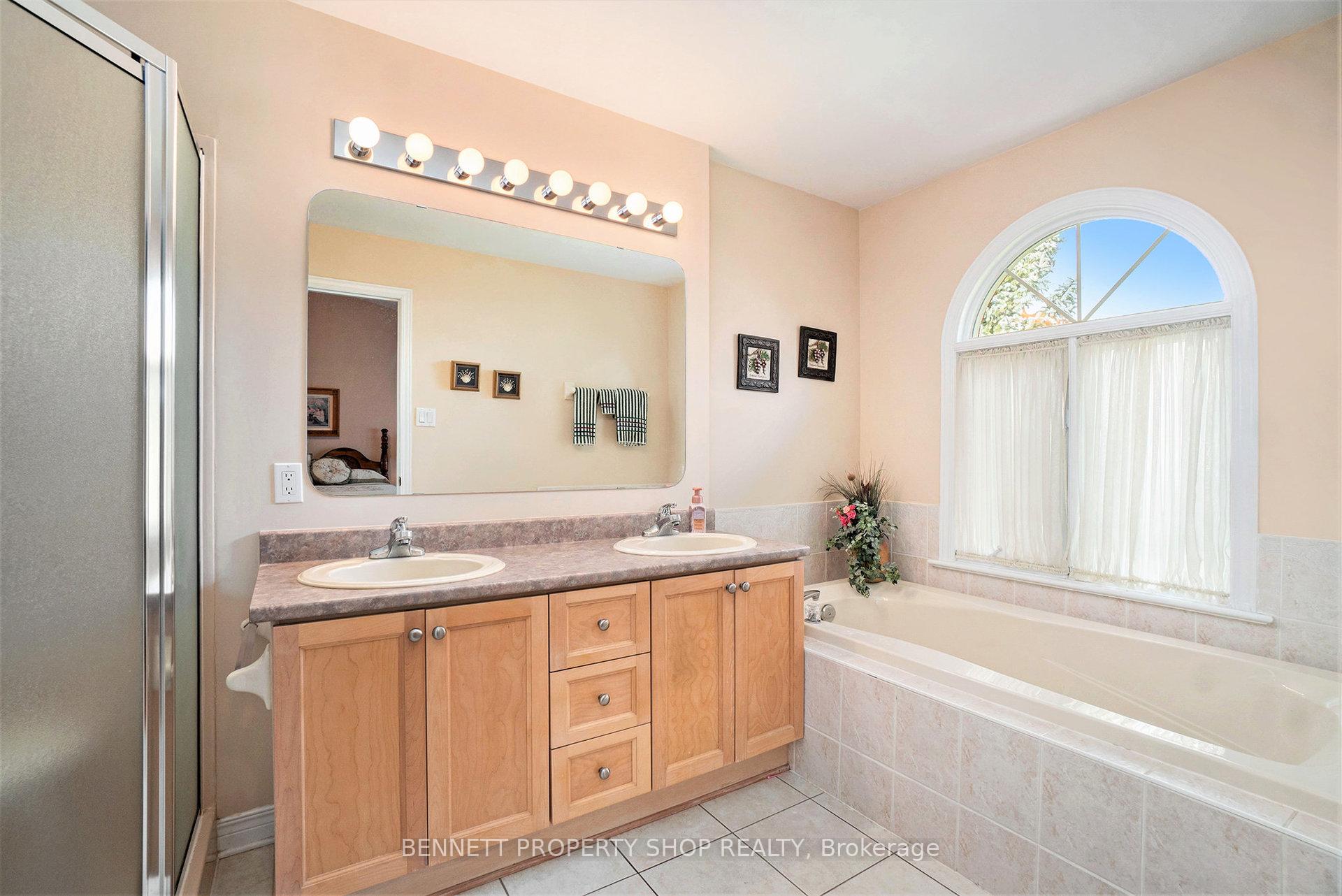 Photo 19 of 813 Hot Springs Way, Ottawa, Riverside South/Gloucester Glen — HOMEH