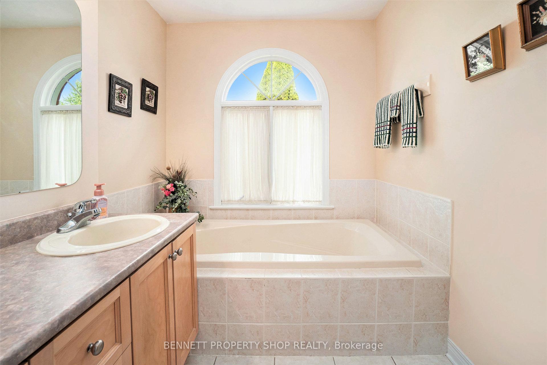 Photo 27 of 813 Hot Springs Way, Ottawa, Riverside South/Gloucester Glen — HOMEH