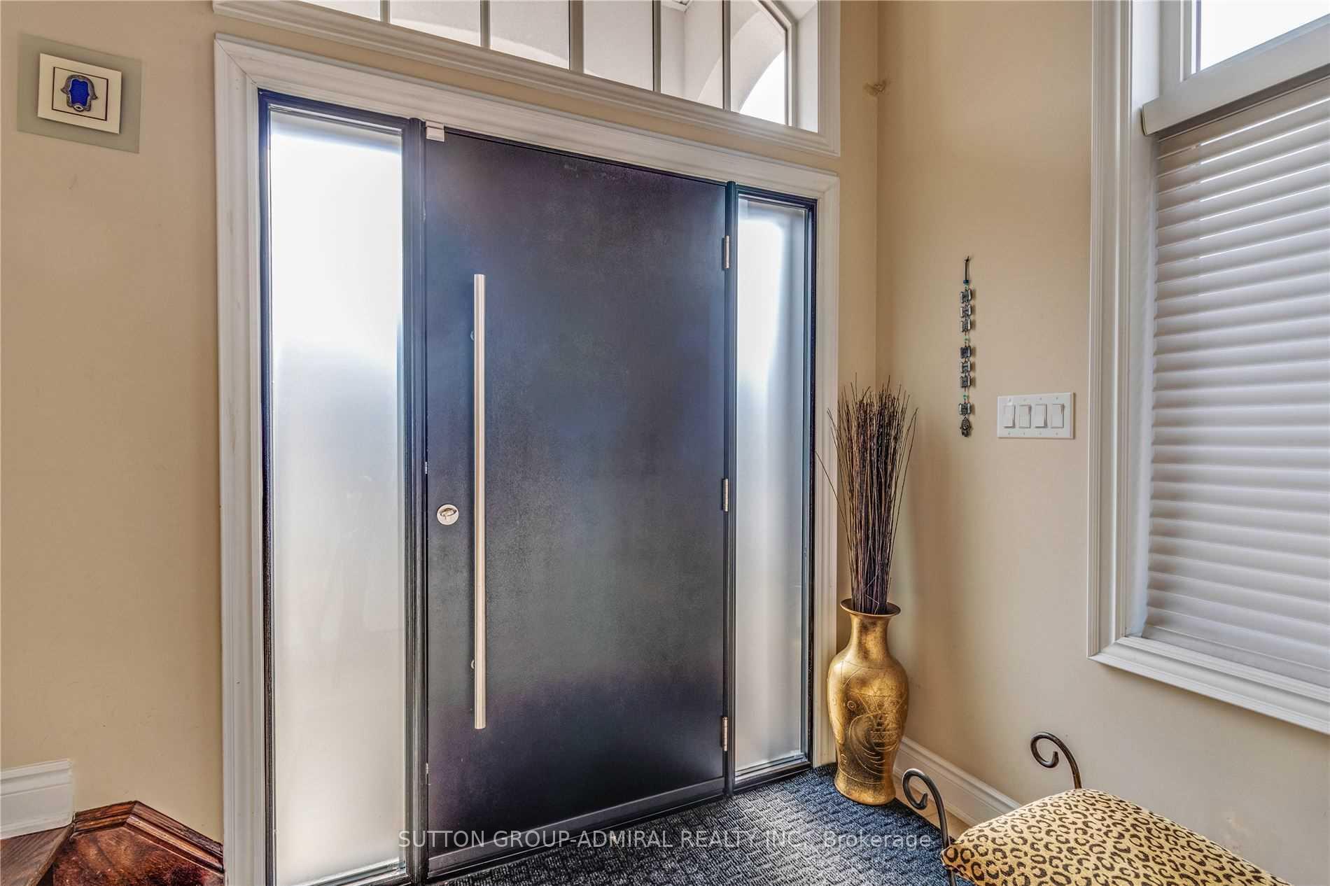 Photo 3 of 305 Ilan Ramon Boulevard, Vaughan, Patterson — HOMEH
