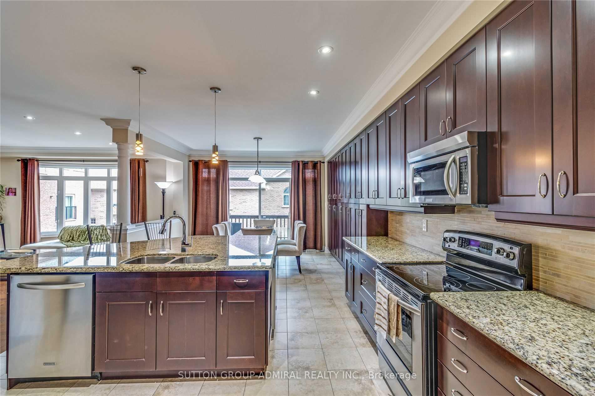 Photo 10 of 305 Ilan Ramon Boulevard, Vaughan, Patterson — HOMEH