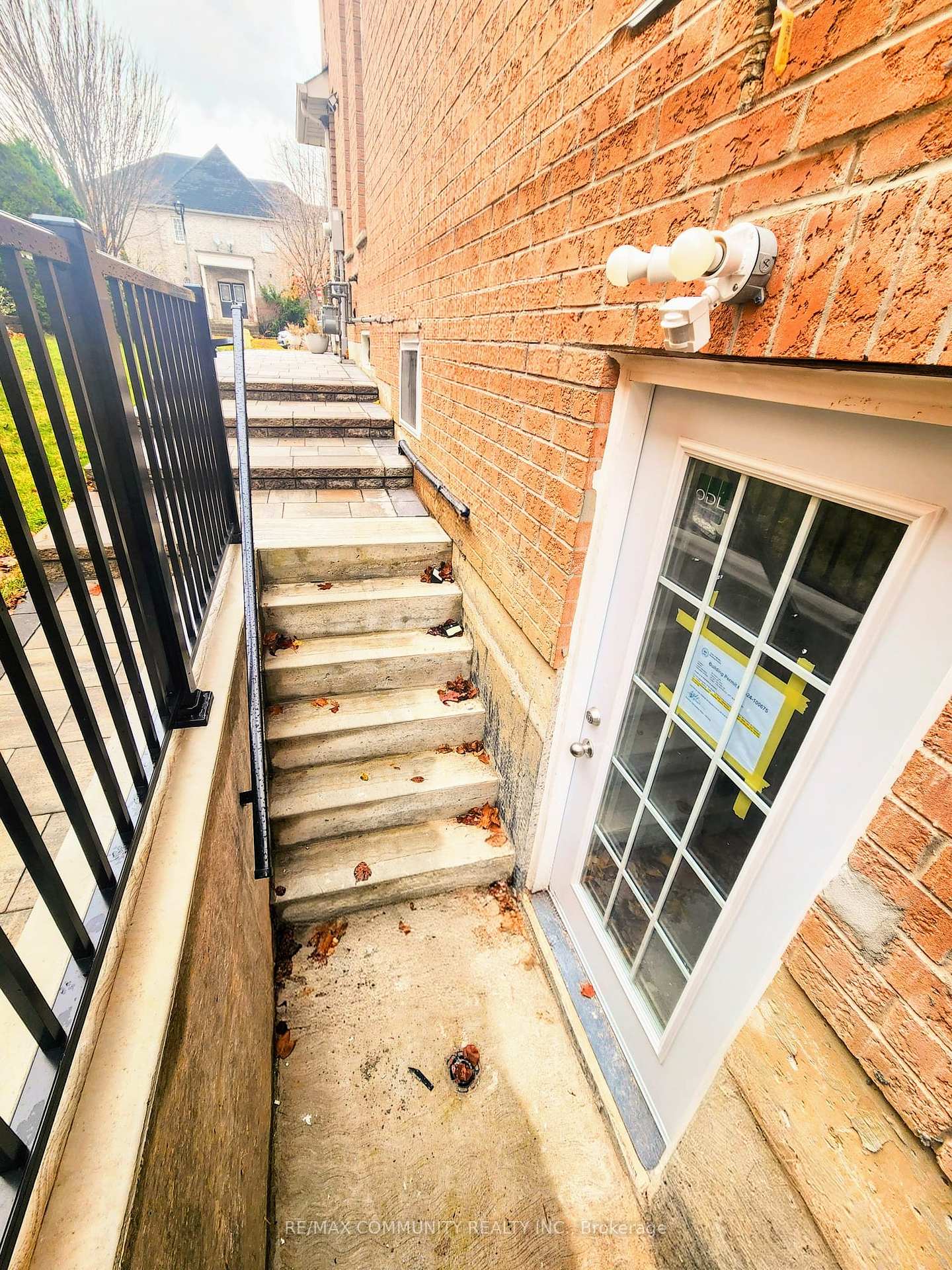 Photo 3 of Unit Bsmt, 83 Gloria Crescent, Whitby, Williamsburg — HOMEH