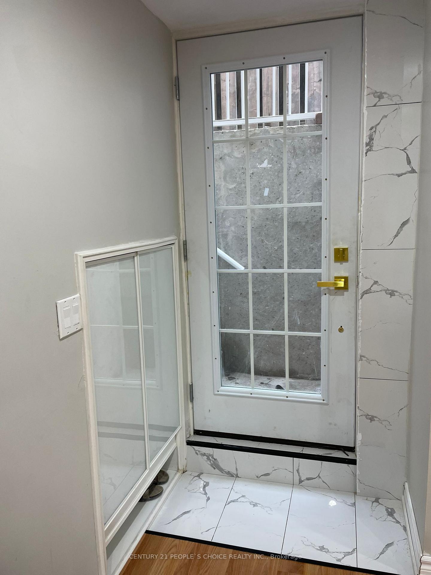 Photo 2 of Unit Bsmt, 9 Tweedie Crescent, Whitby, Williamsburg — HOMEH