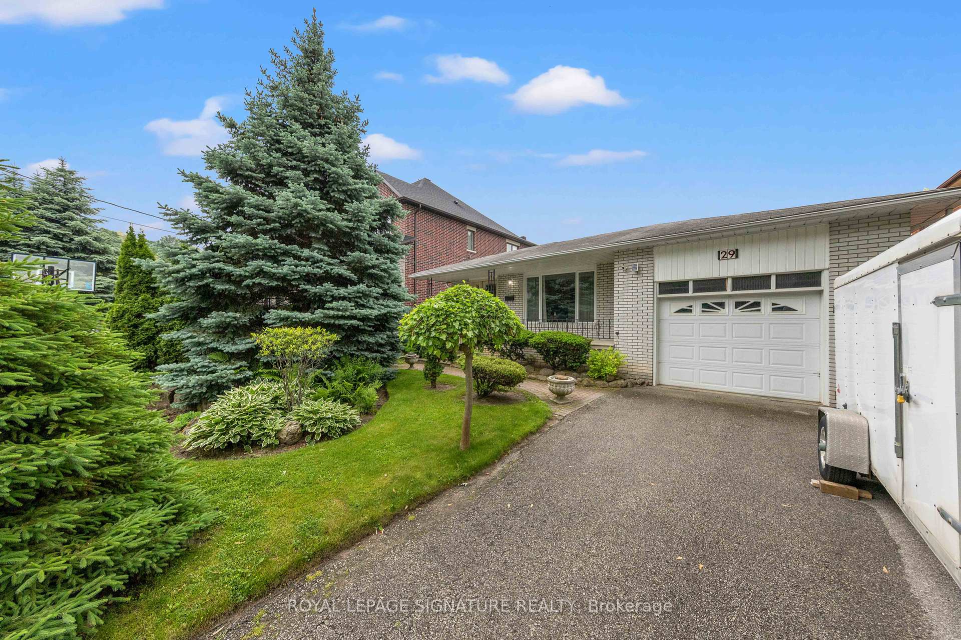 Photo 3 of 29 Woodview Road, Vaughan, East Woodbridge — HOMEH