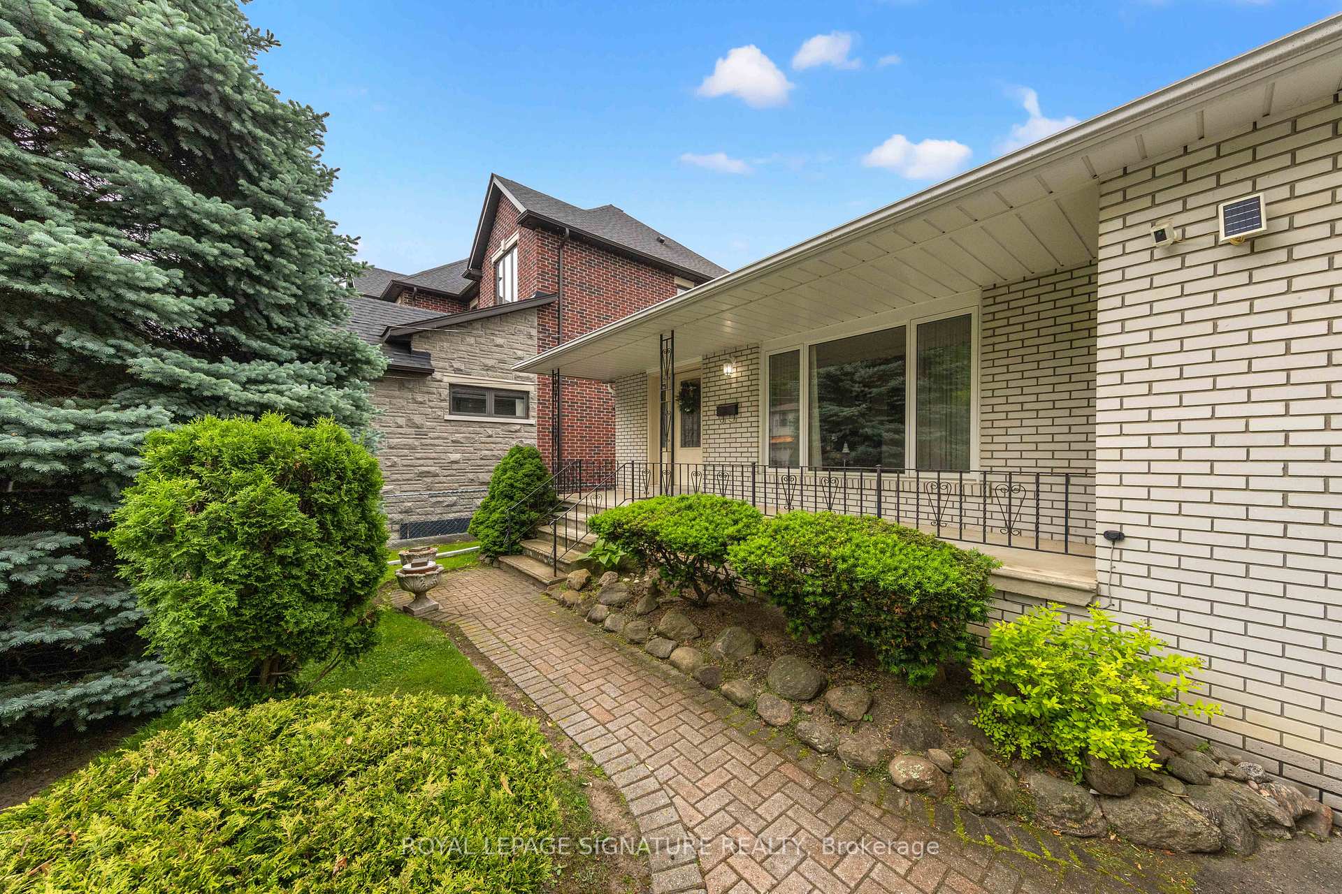 Photo 4 of 29 Woodview Road, Vaughan, East Woodbridge — HOMEH