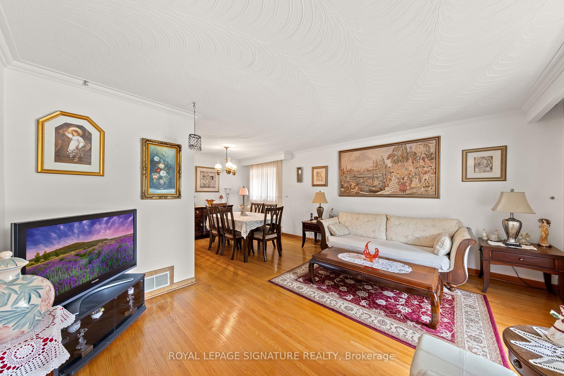 Photo 9 of 29 Woodview Road, Vaughan, East Woodbridge — HOMEH