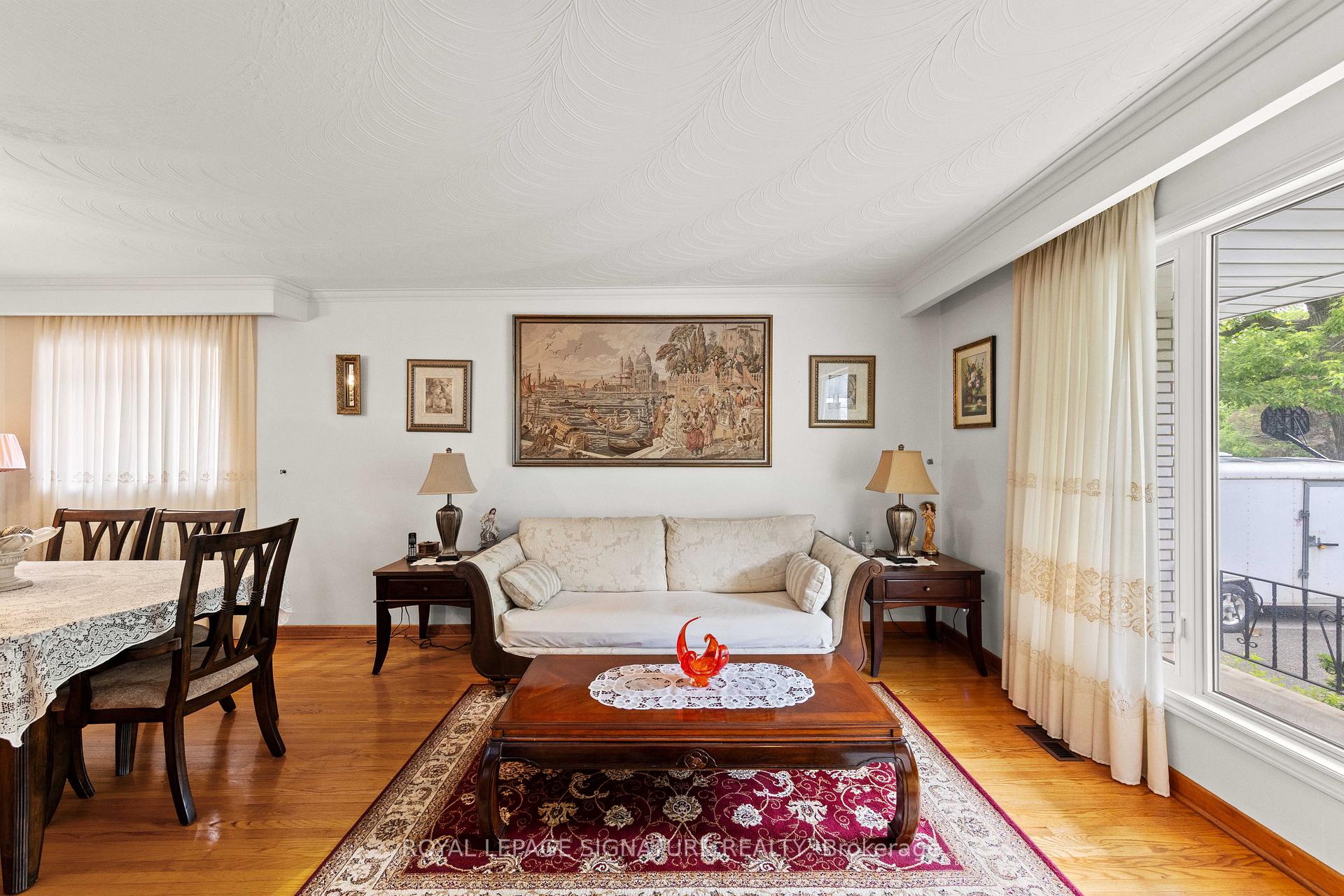 Photo 10 of 29 Woodview Road, Vaughan, East Woodbridge — HOMEH