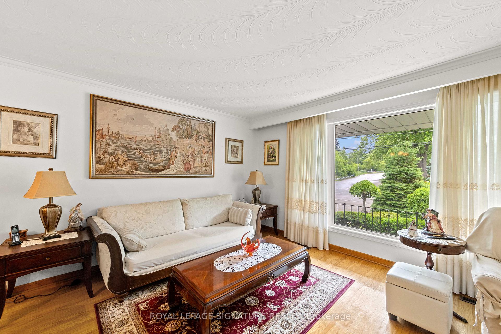 Photo 11 of 29 Woodview Road, Vaughan, East Woodbridge — HOMEH