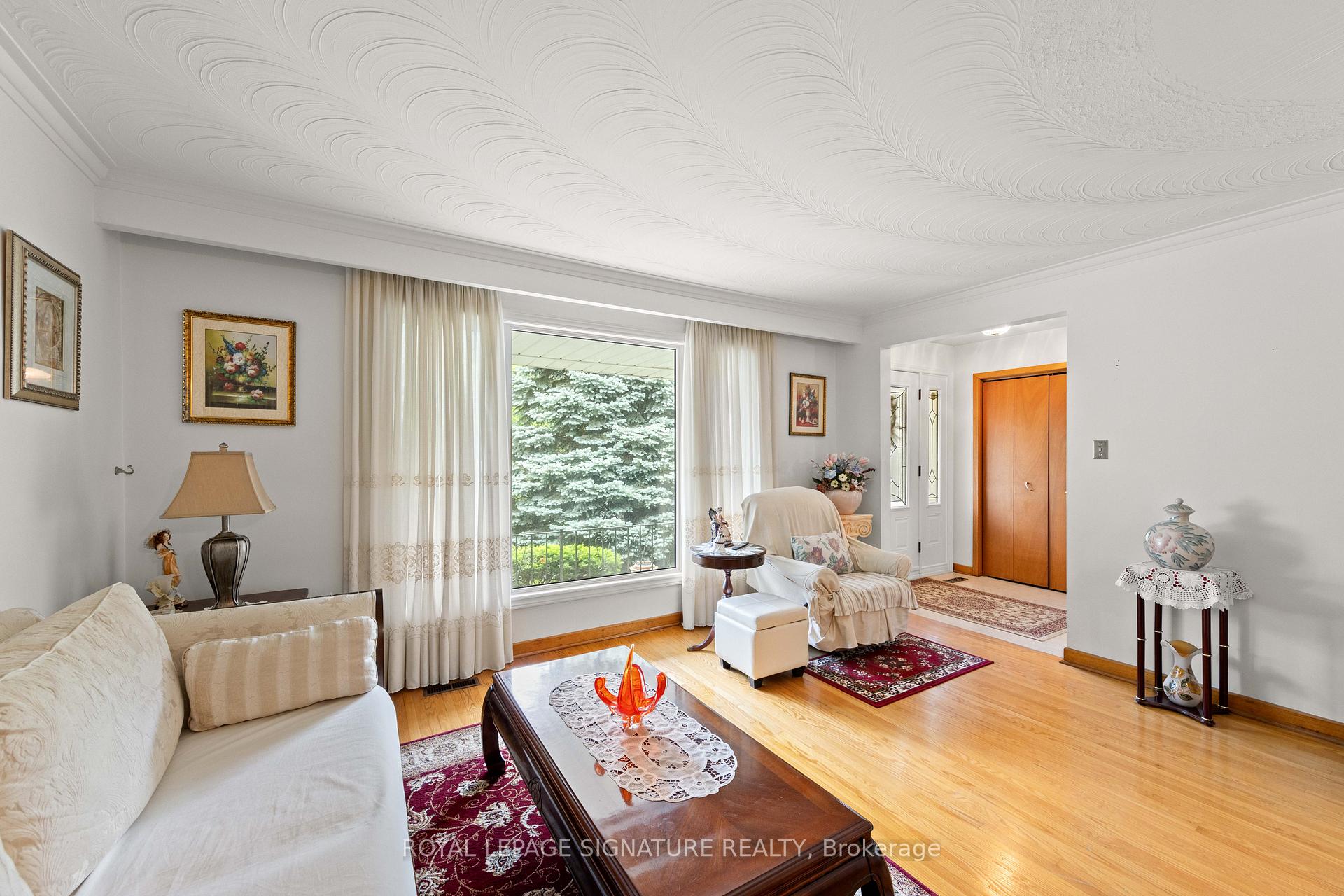 Photo 12 of 29 Woodview Road, Vaughan, East Woodbridge — HOMEH