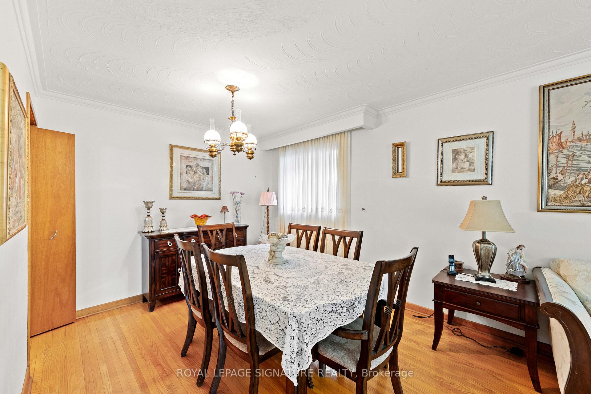 Photo 14 of 29 Woodview Road, Vaughan, East Woodbridge — HOMEH