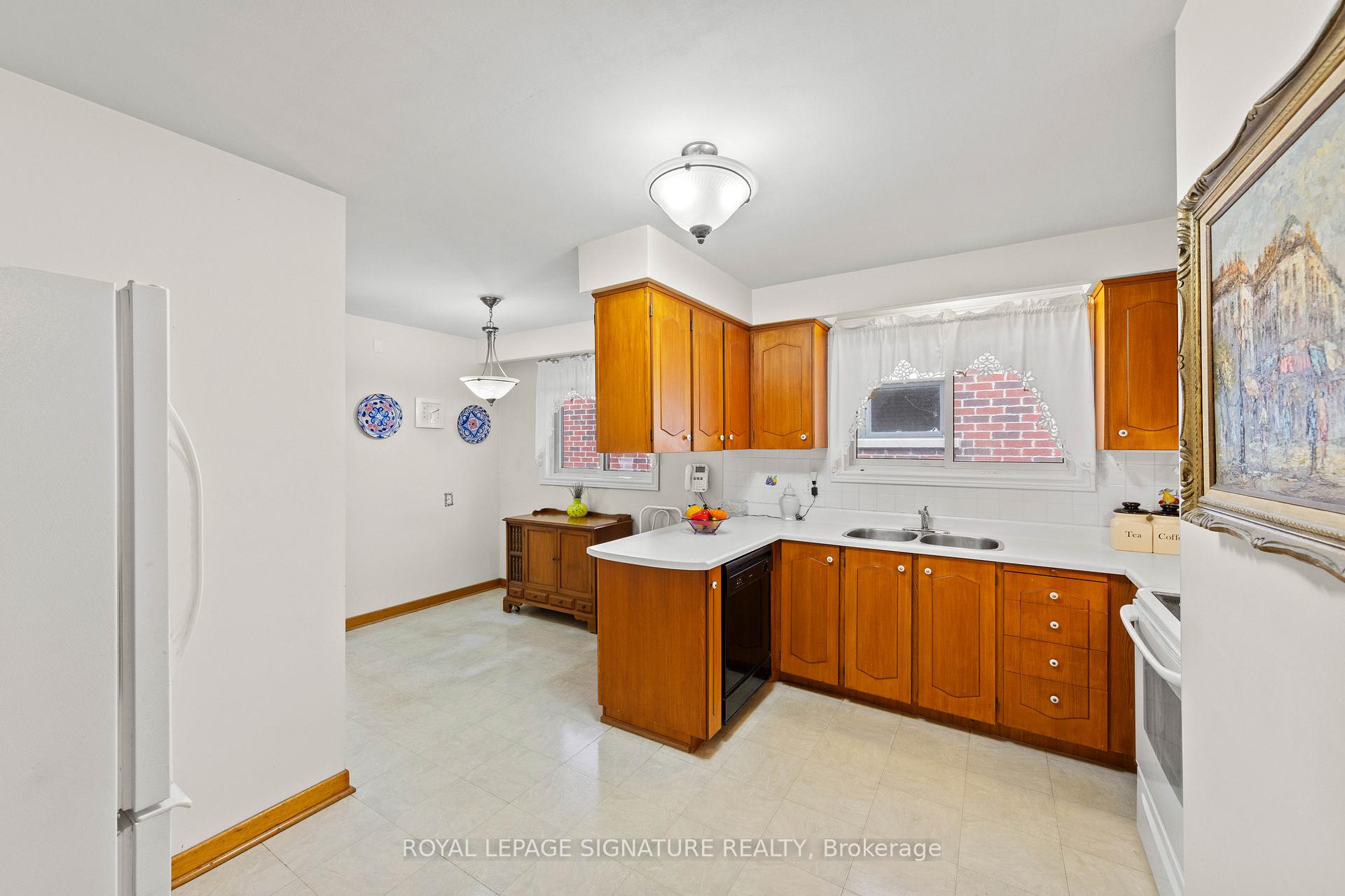 Photo 15 of 29 Woodview Road, Vaughan, East Woodbridge — HOMEH
