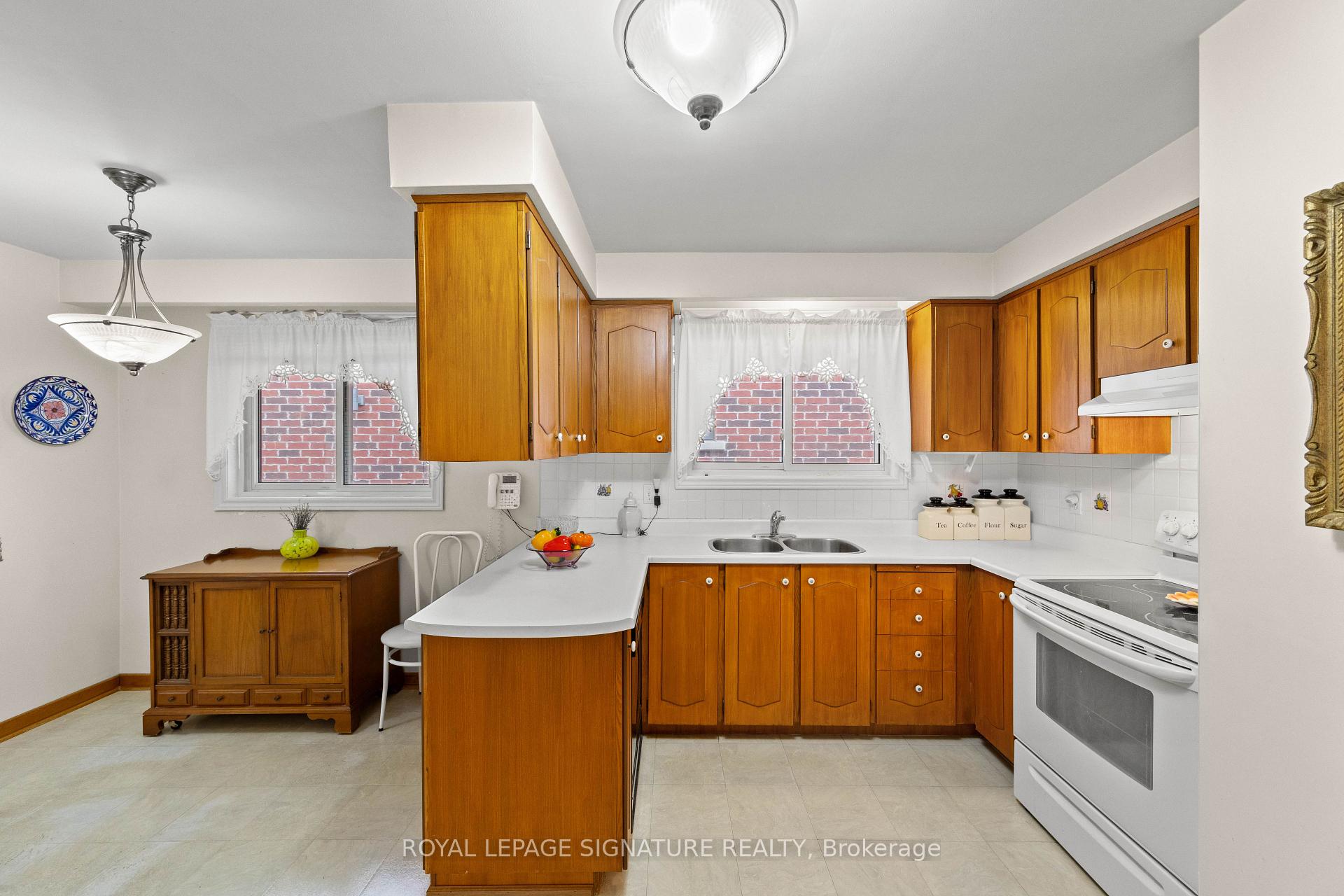 Photo 16 of 29 Woodview Road, Vaughan, East Woodbridge — HOMEH