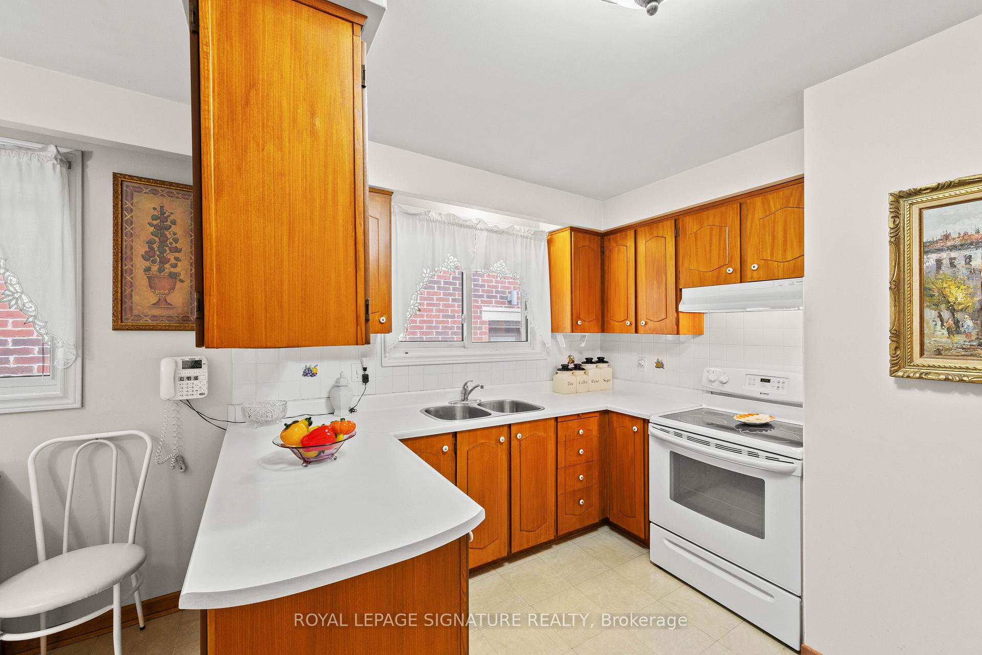Photo 17 of 29 Woodview Road, Vaughan, East Woodbridge — HOMEH