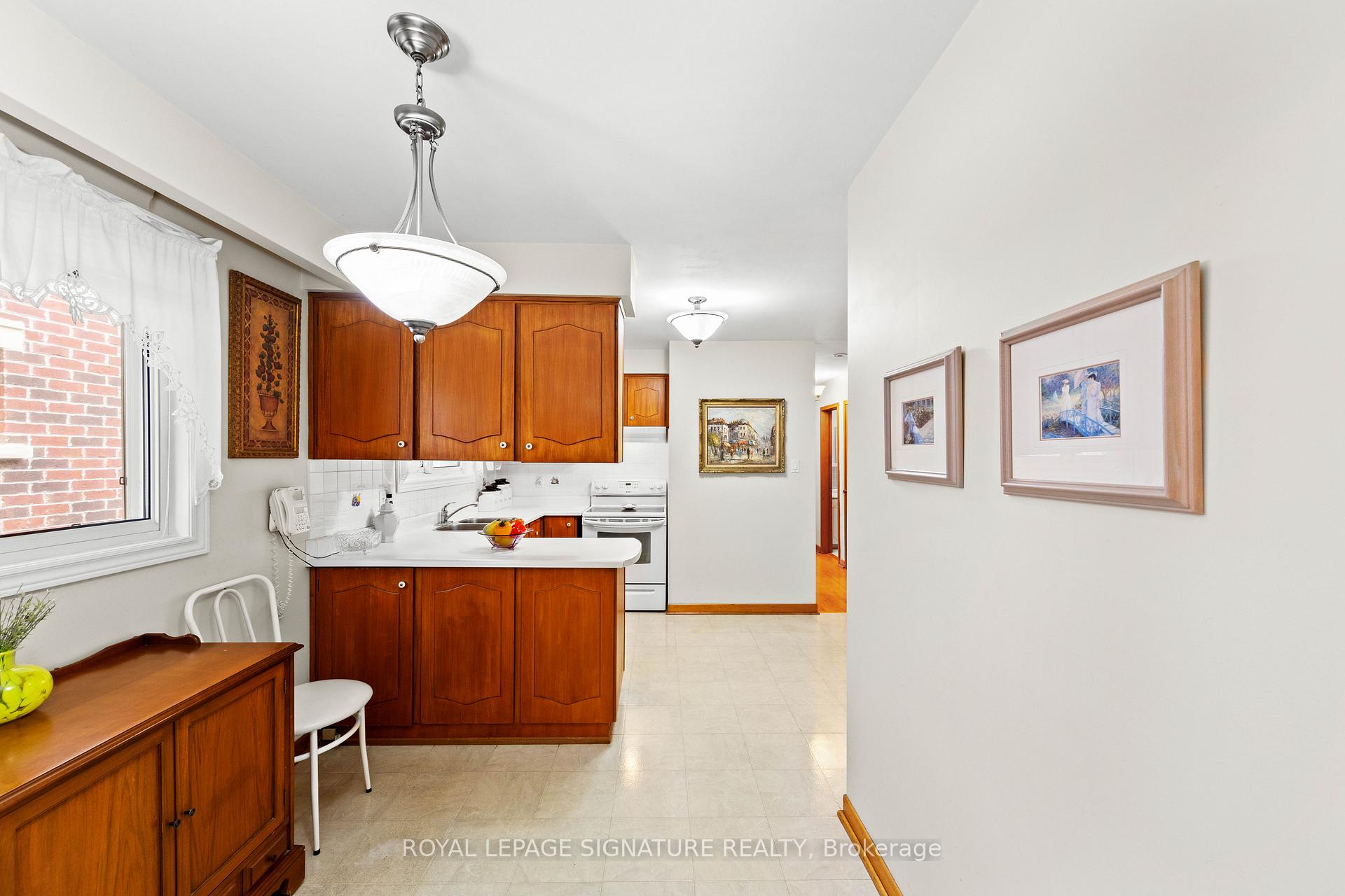Photo 18 of 29 Woodview Road, Vaughan, East Woodbridge — HOMEH