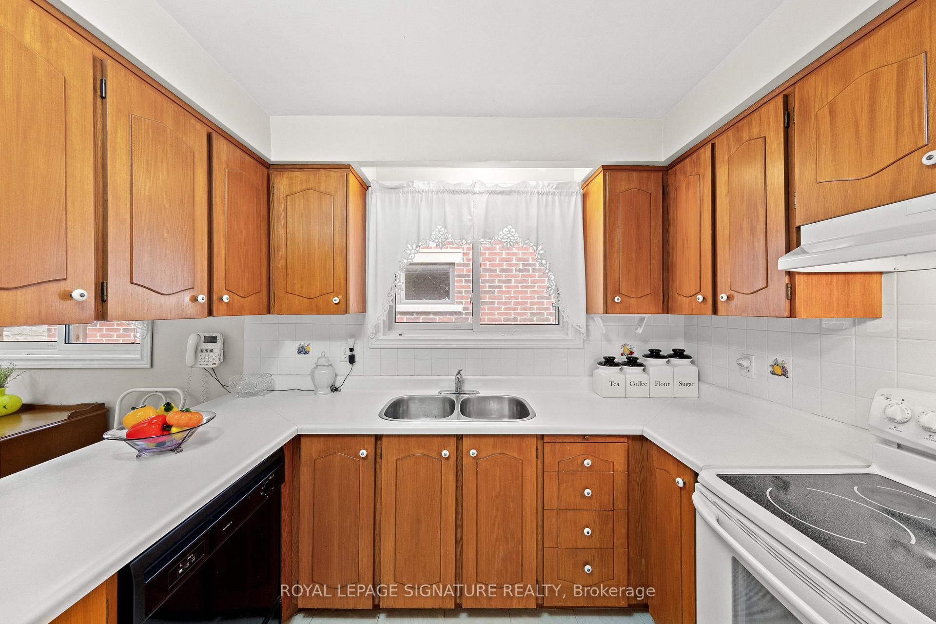 Photo 19 of 29 Woodview Road, Vaughan, East Woodbridge — HOMEH