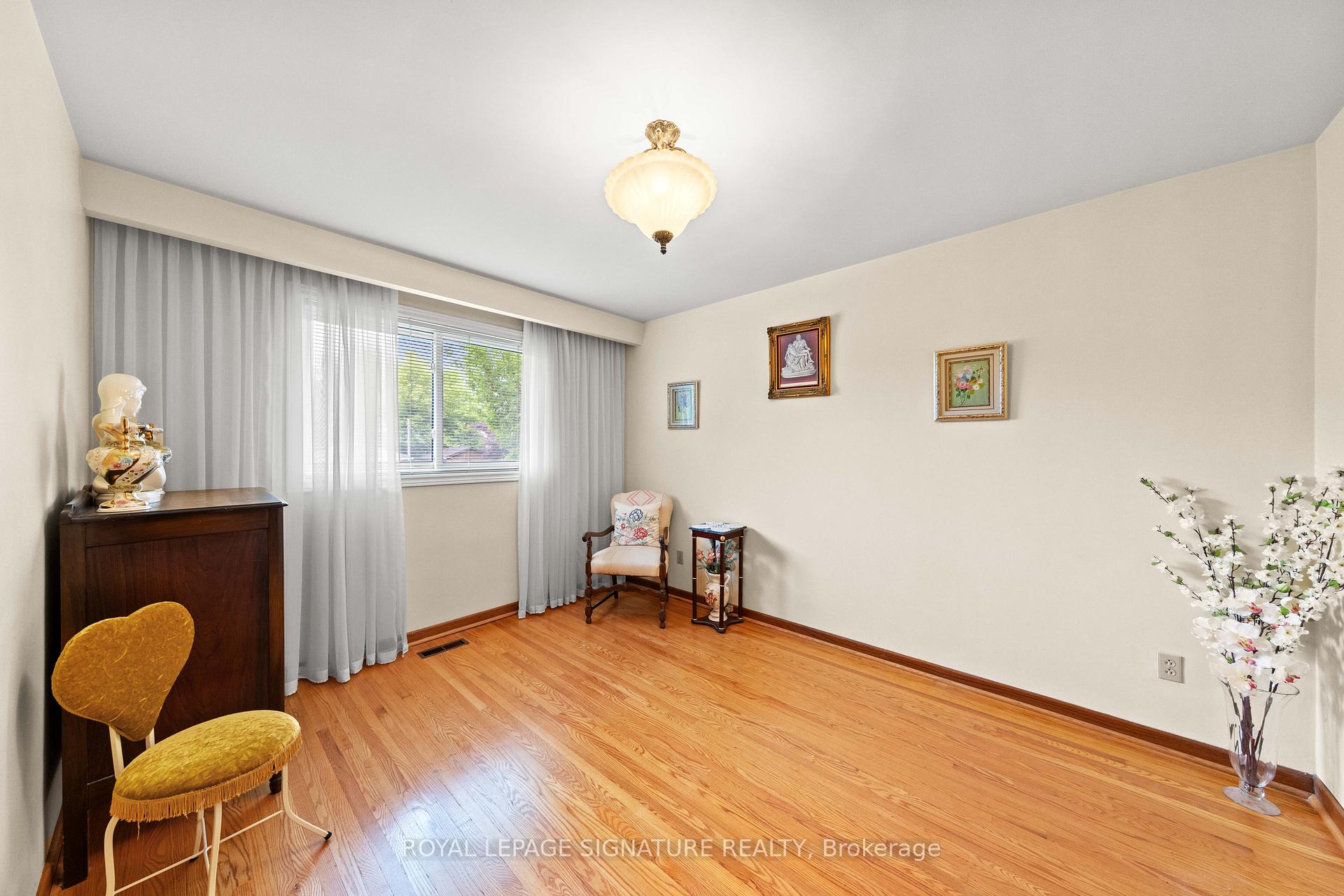 Photo 24 of 29 Woodview Road, Vaughan, East Woodbridge — HOMEH