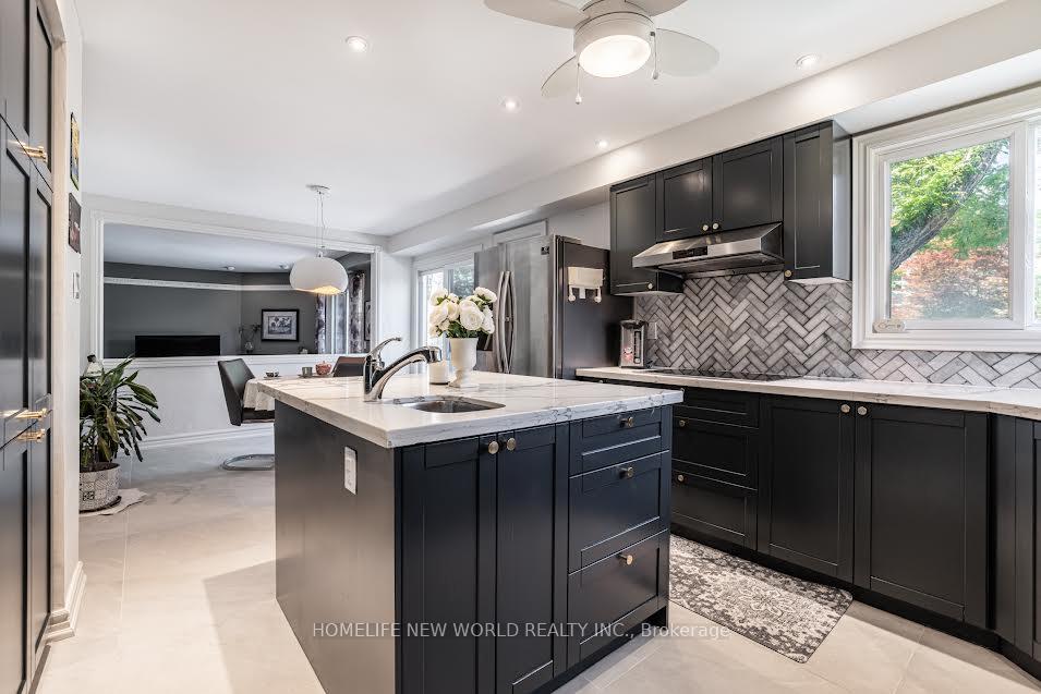 Photo 11 of 36 Whitfield Court, Aurora, Aurora Highlands — HOMEH