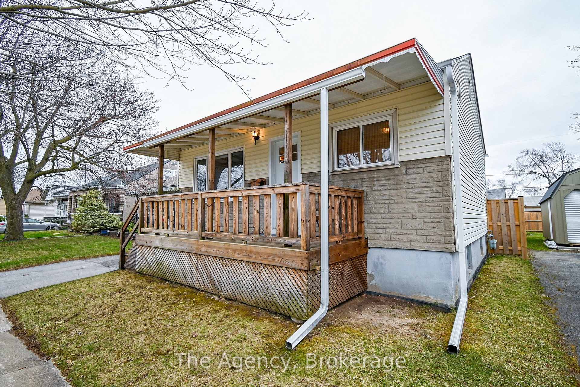 Photo 2 of 373 Corvette Street, Welland, Lincoln/Crowland — HOMEH